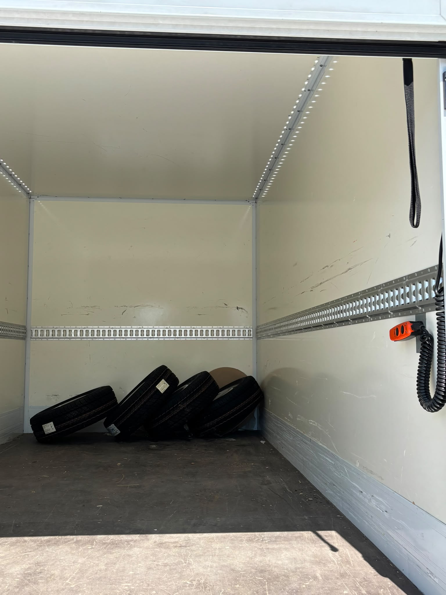 VW Crafter 35 2.0 TDI L4 HD A mit Hebebühne-image-5