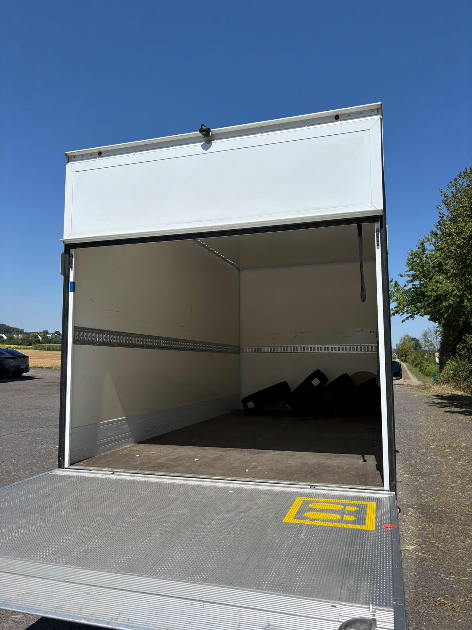 VW Crafter 35 2.0 TDI L4 HD A mit Hebebühne-image-4