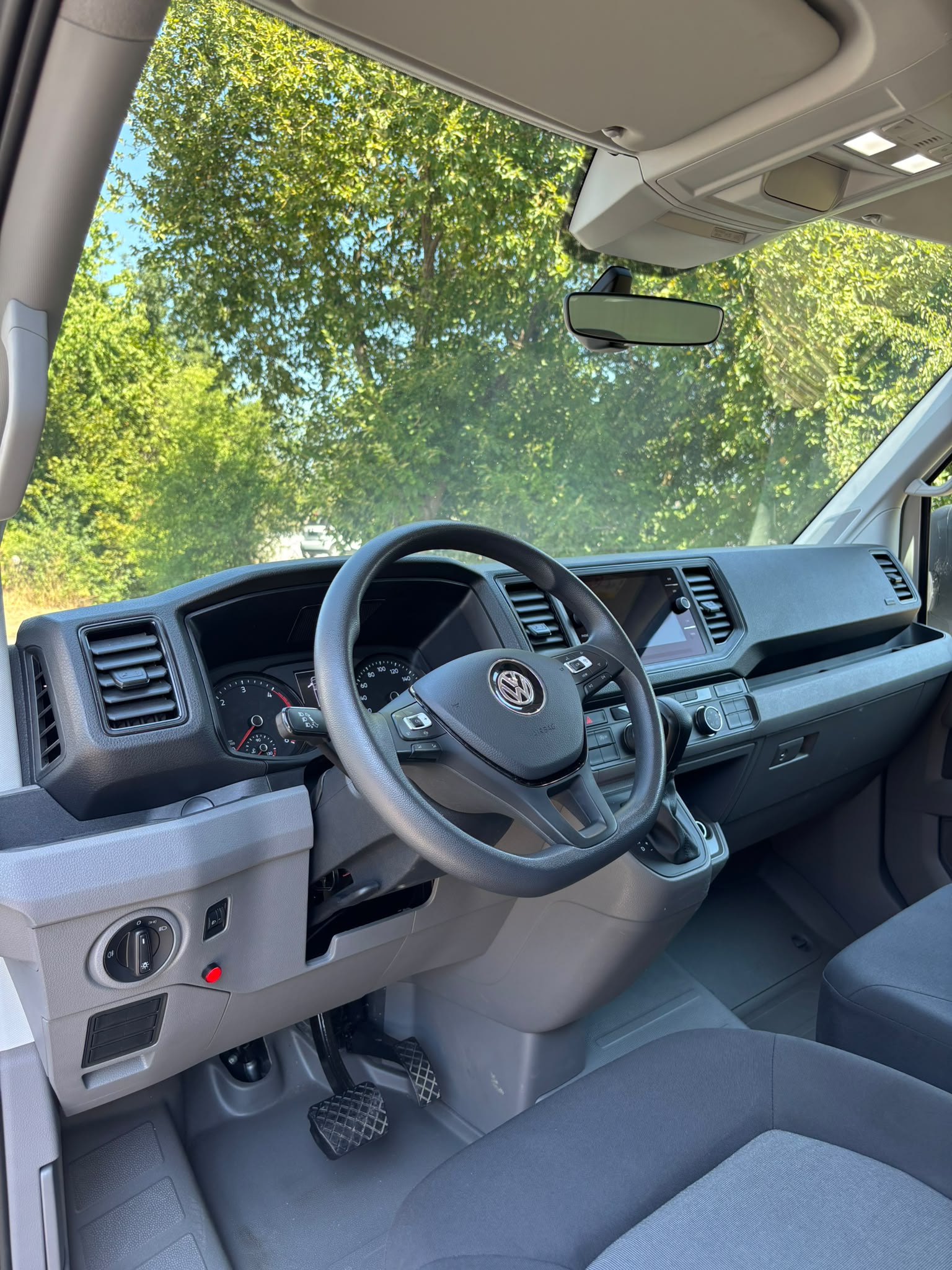 VW Crafter 35 2.0 TDI L4 HD A mit Hebebühne-image-10