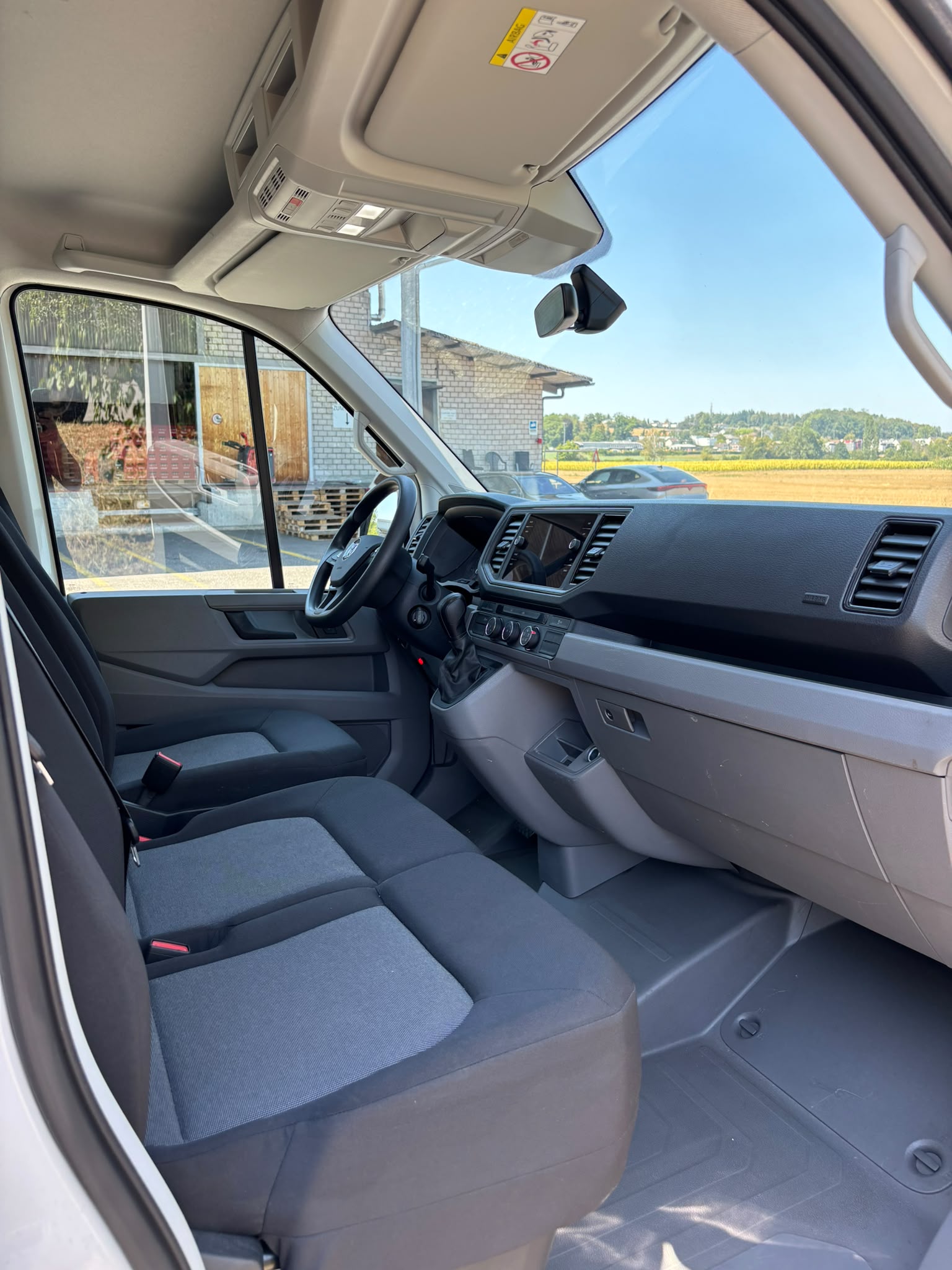 VW Crafter 35 2.0 TDI L4 HD A mit Hebebühne-image-1