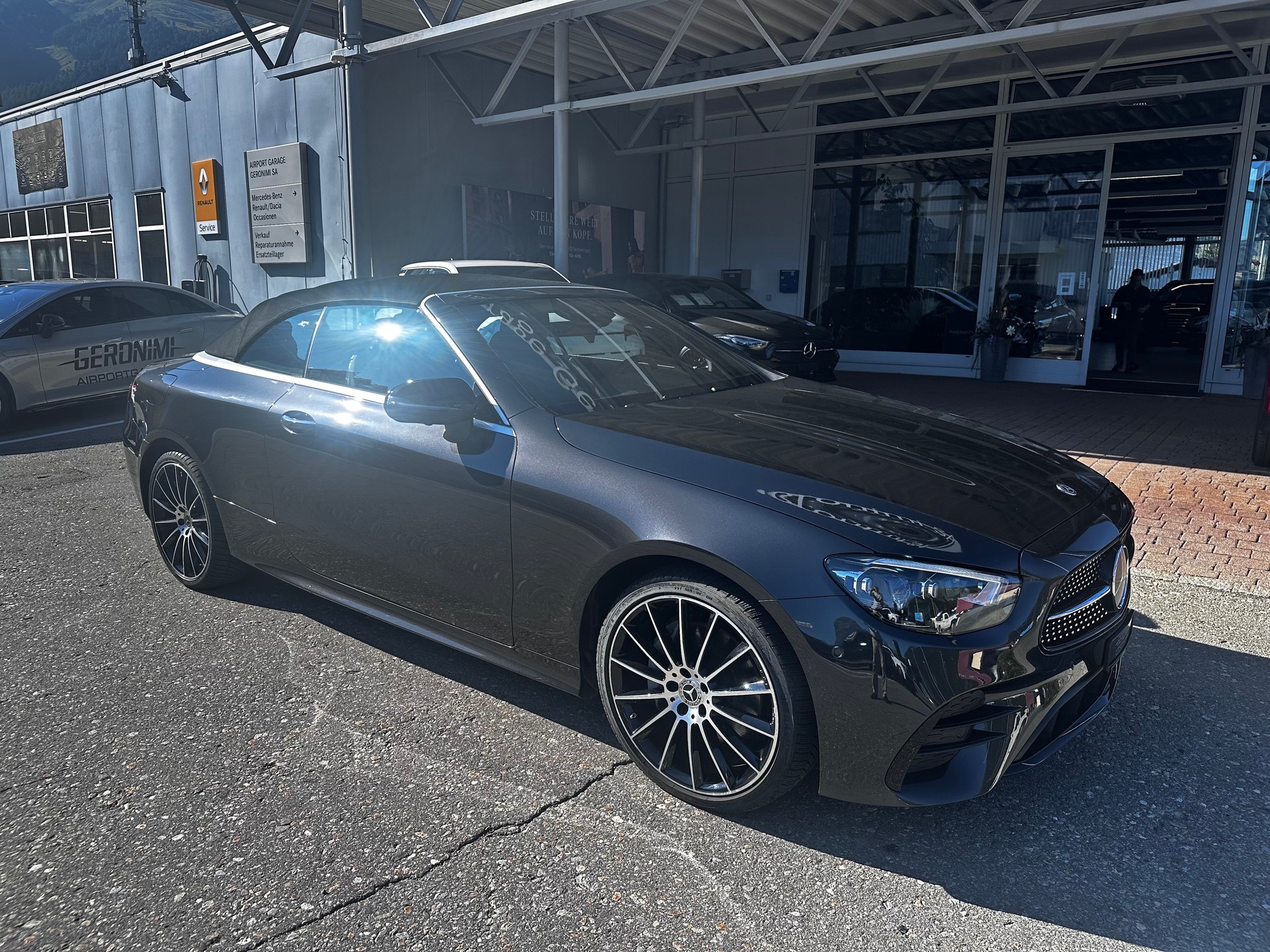 MERCEDES-BENZ E 200 AMG Line 4matic Cabriolet-image-3