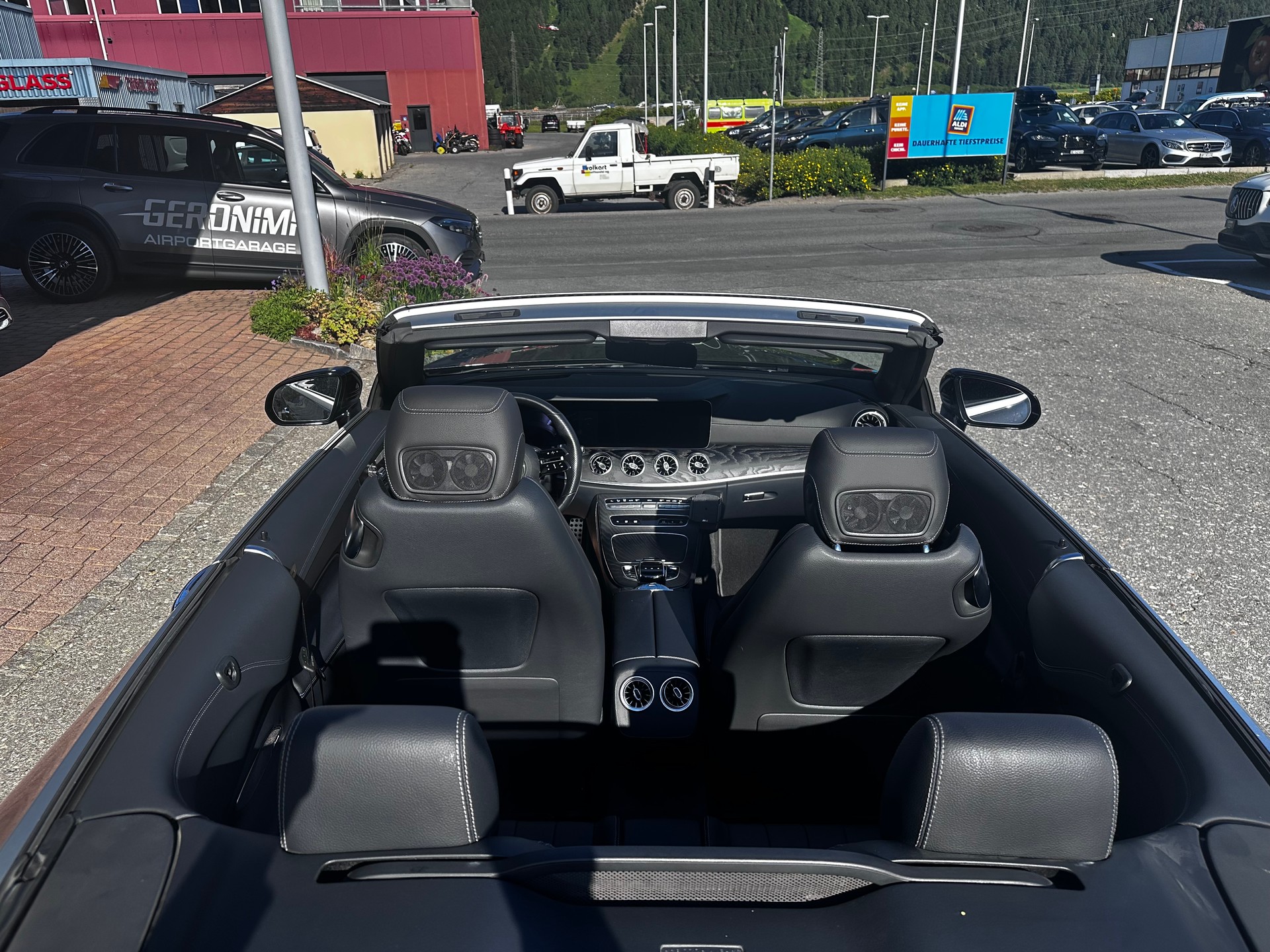 MERCEDES-BENZ E 200 AMG Line 4matic Cabriolet-image-11