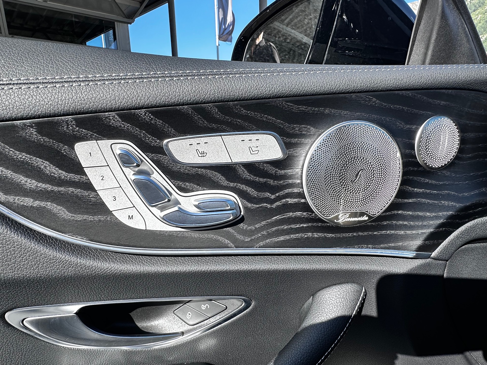 MERCEDES-BENZ E 200 AMG Line 4matic Cabriolet-image-16