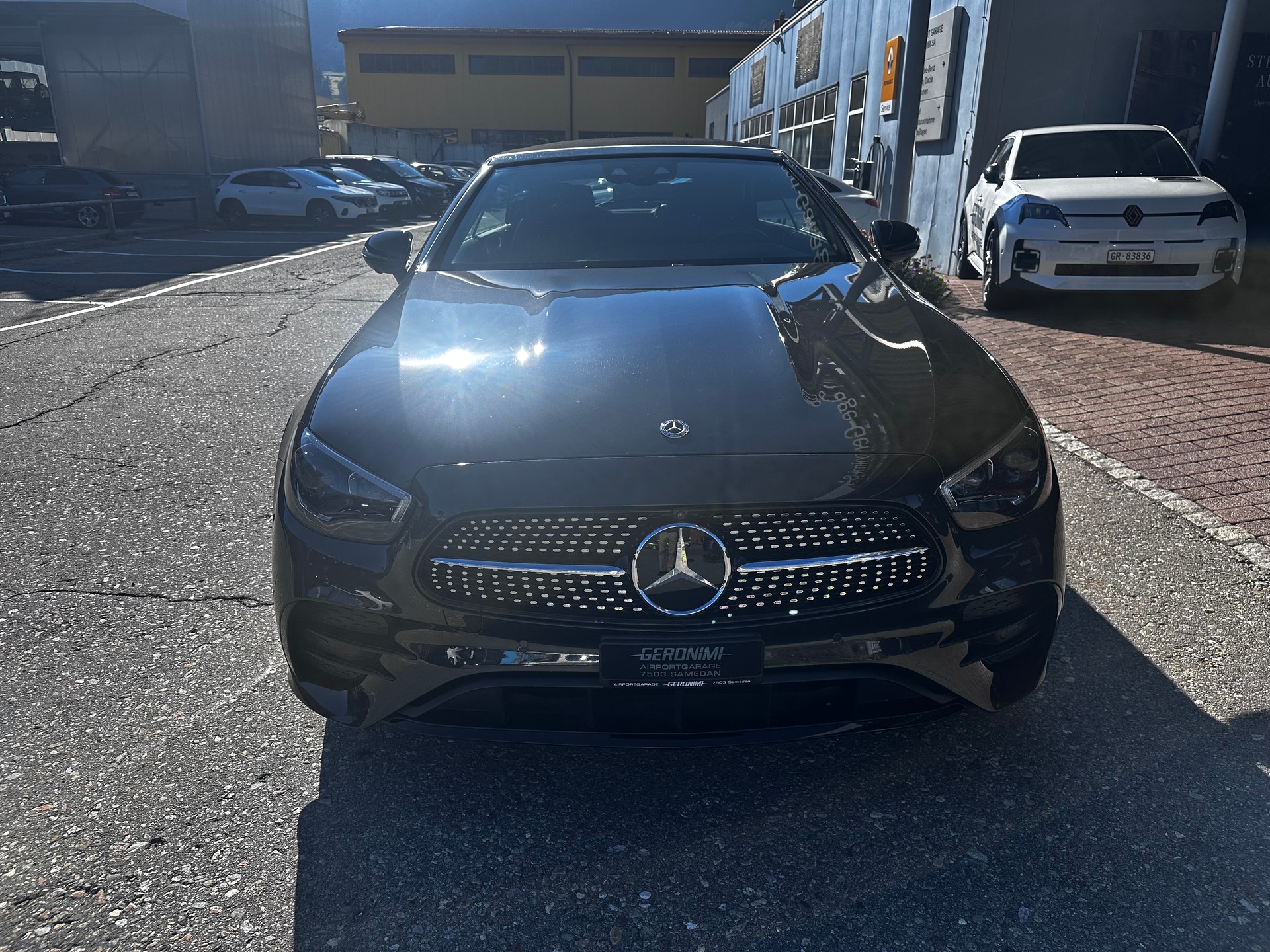 MERCEDES-BENZ E 200 AMG Line 4matic Cabriolet-image-4