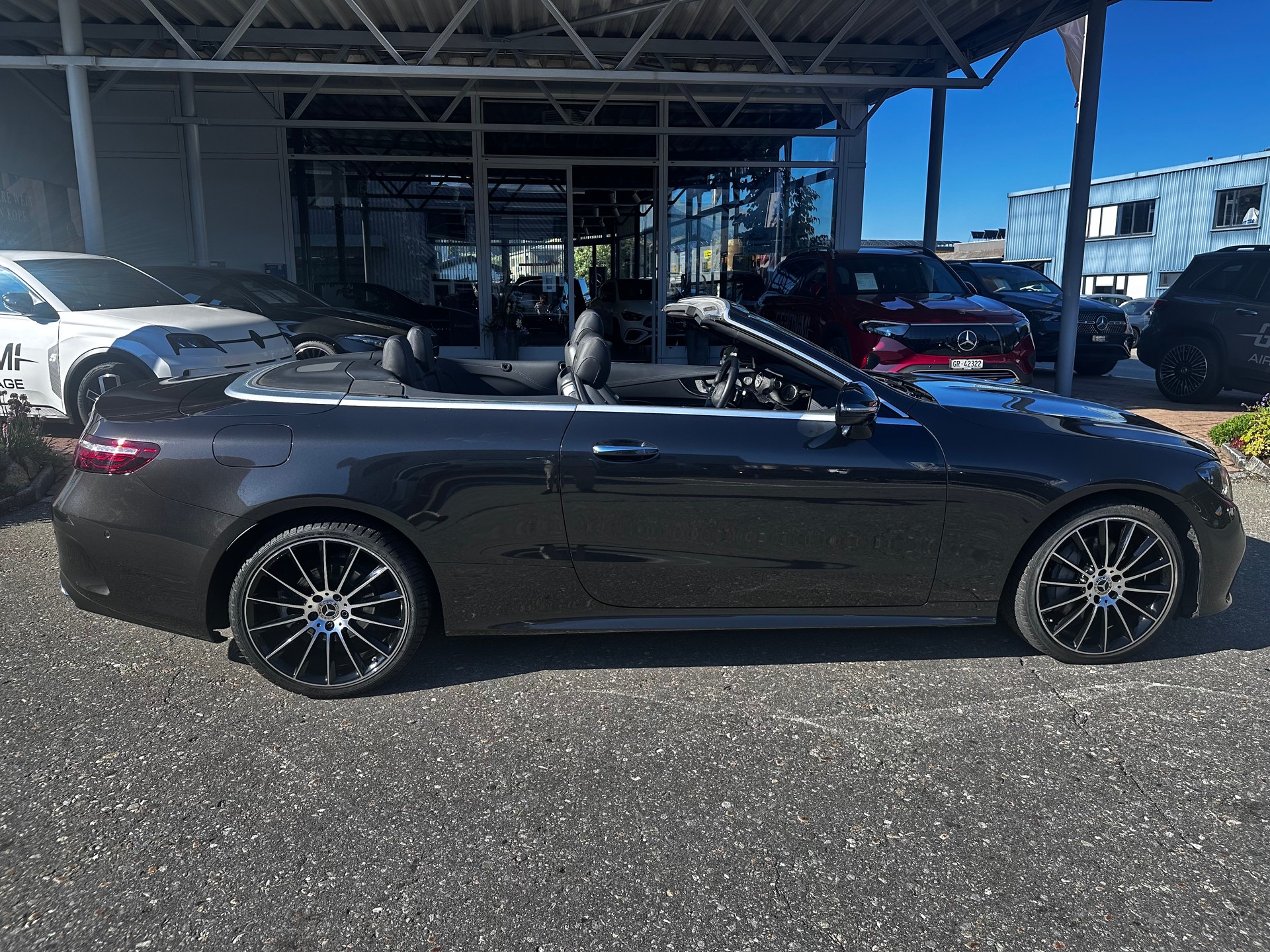 MERCEDES-BENZ E 200 AMG Line 4matic Cabriolet-image-2