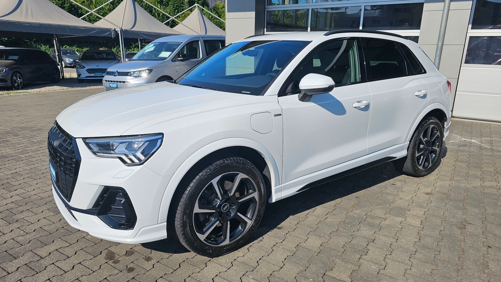 AUDI Q3 45 TFSI e S line S-tronic-image-16