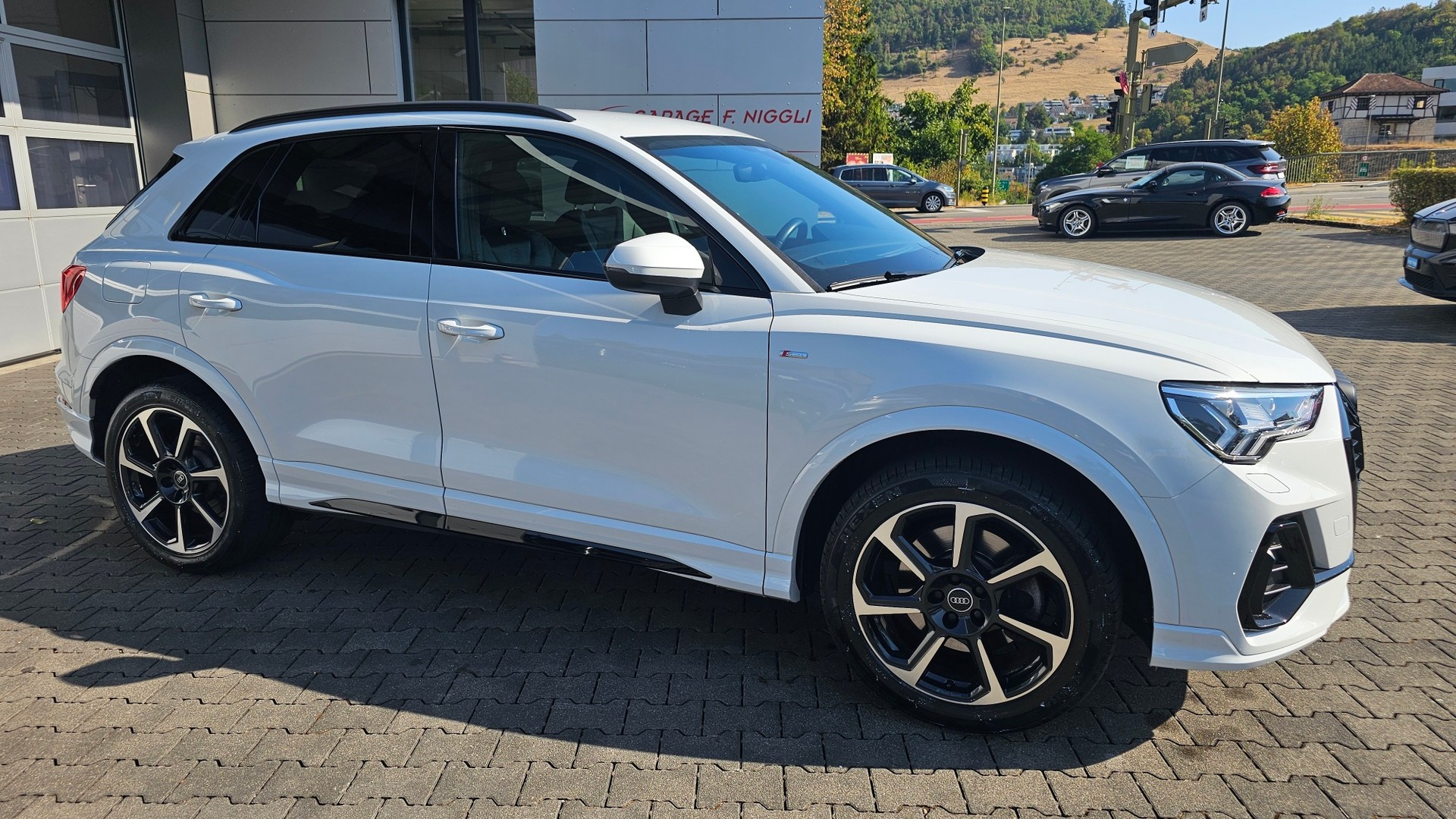 AUDI Q3 45 TFSI e S line S-tronic-image-2