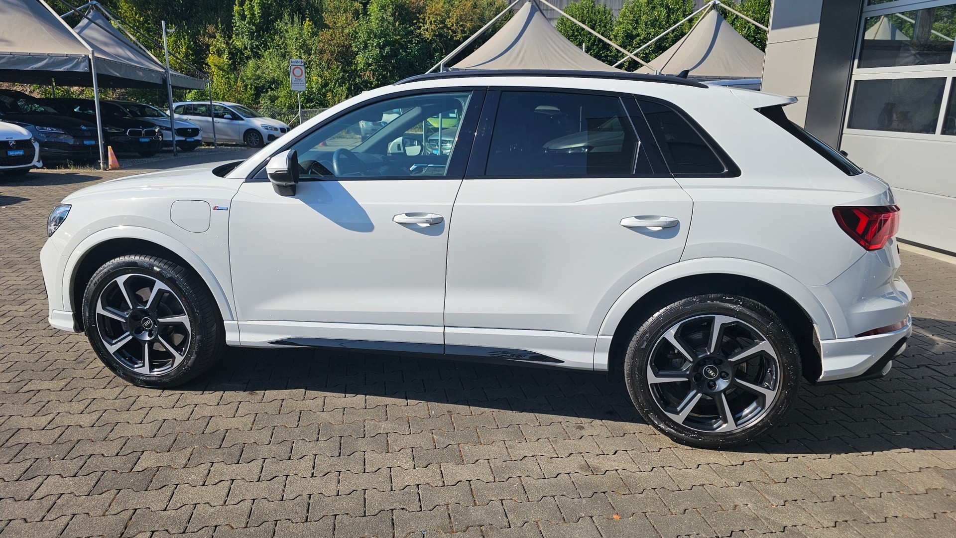 AUDI Q3 45 TFSI e S line S-tronic-image-13