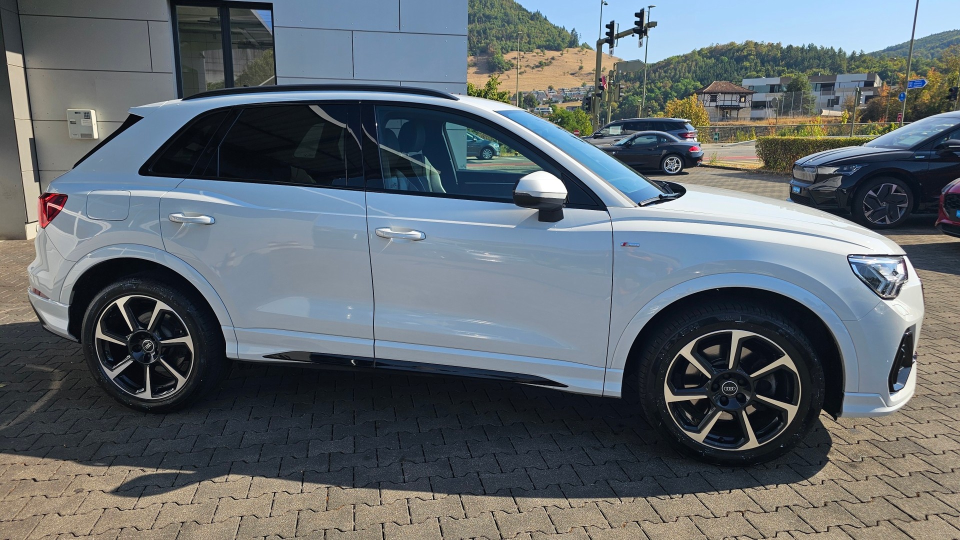 AUDI Q3 45 TFSI e S line S-tronic-image-3