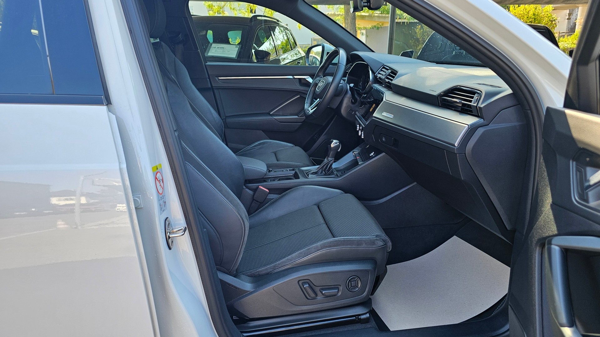 AUDI Q3 45 TFSI e S line S-tronic-image-20