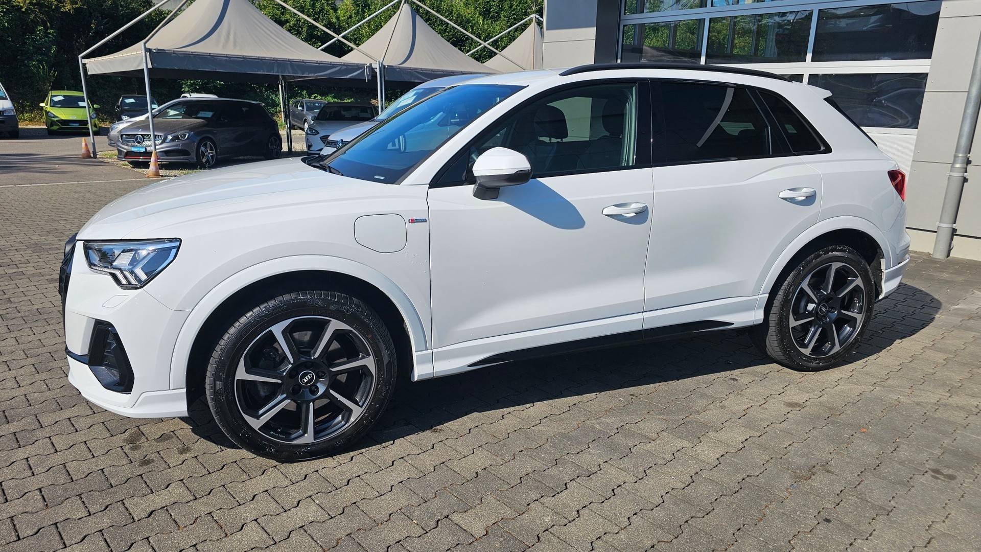 AUDI Q3 45 TFSI e S line S-tronic-image-15