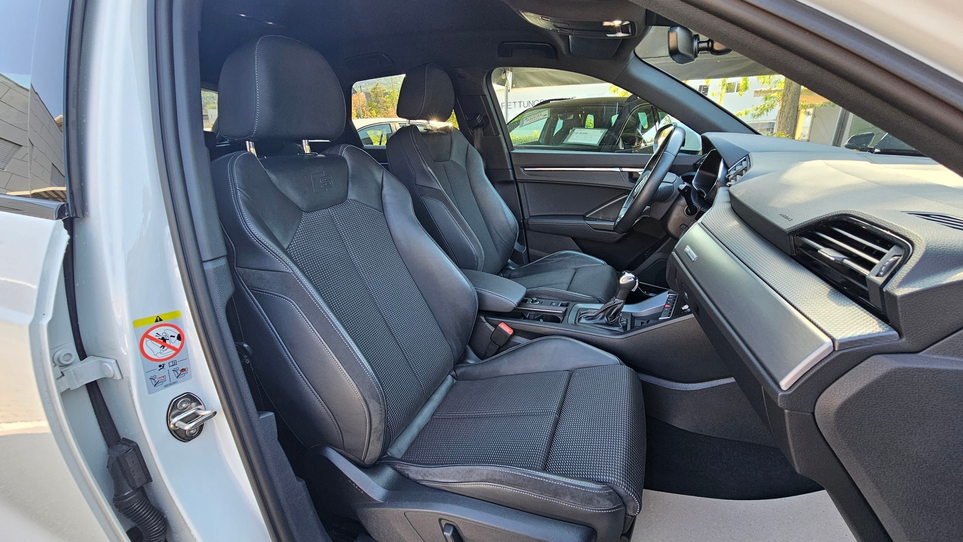 AUDI Q3 45 TFSI e S line S-tronic-image-21
