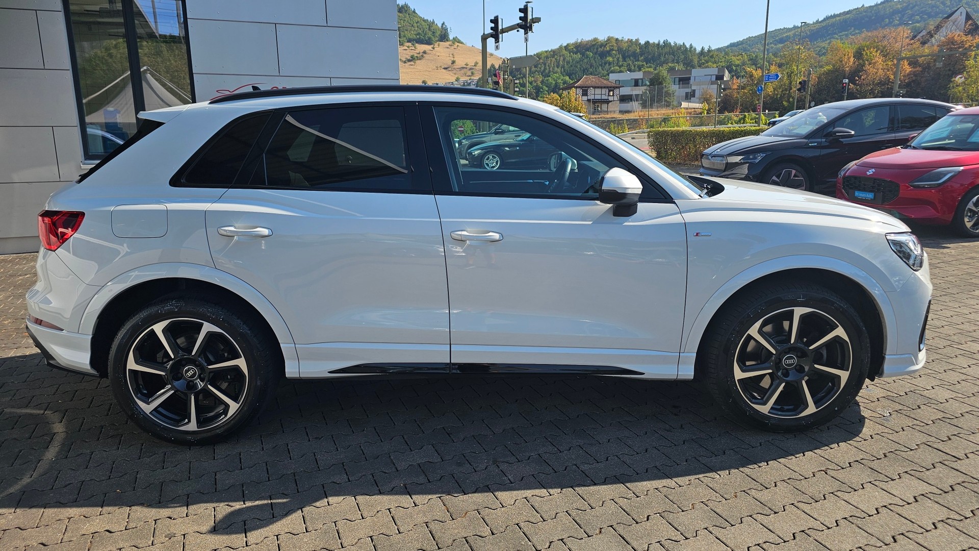 AUDI Q3 45 TFSI e S line S-tronic-image-4
