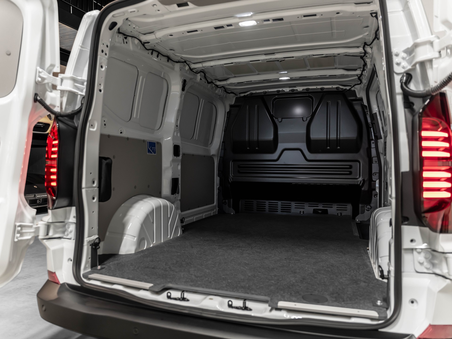 VW e-Transporter 70 kWh-image-11