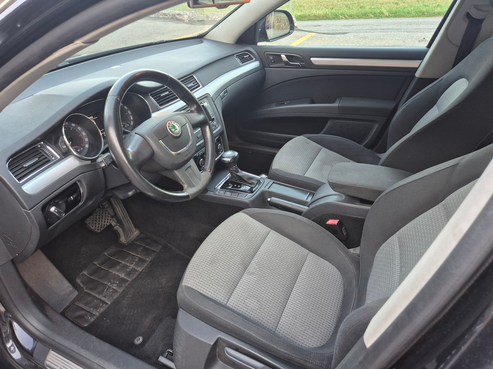 SKODA Superb Combi 2.0 TDi Ambition 4x4 DSG-image-6
