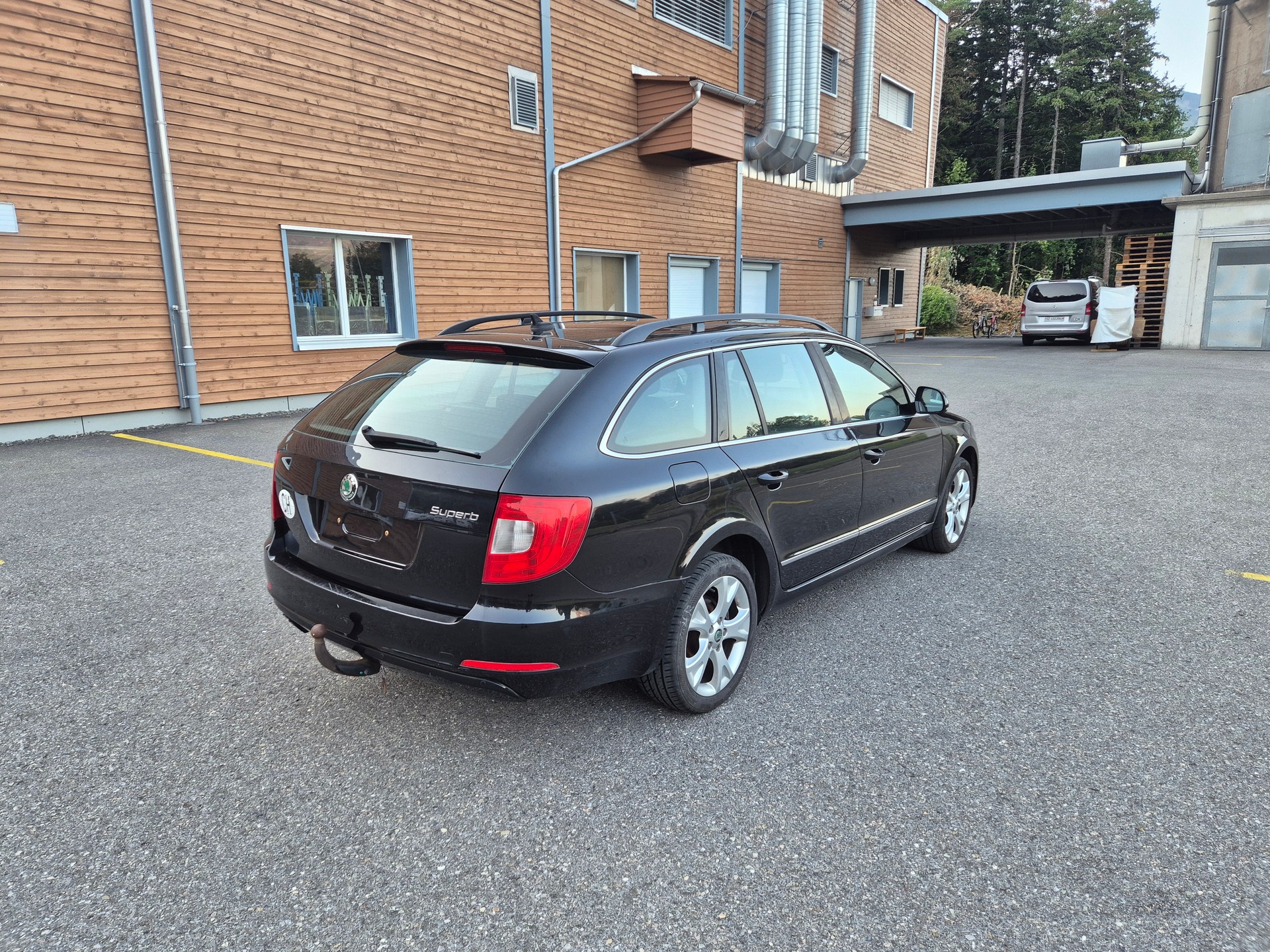 SKODA Superb Combi 2.0 TDi Ambition 4x4 DSG-image-3