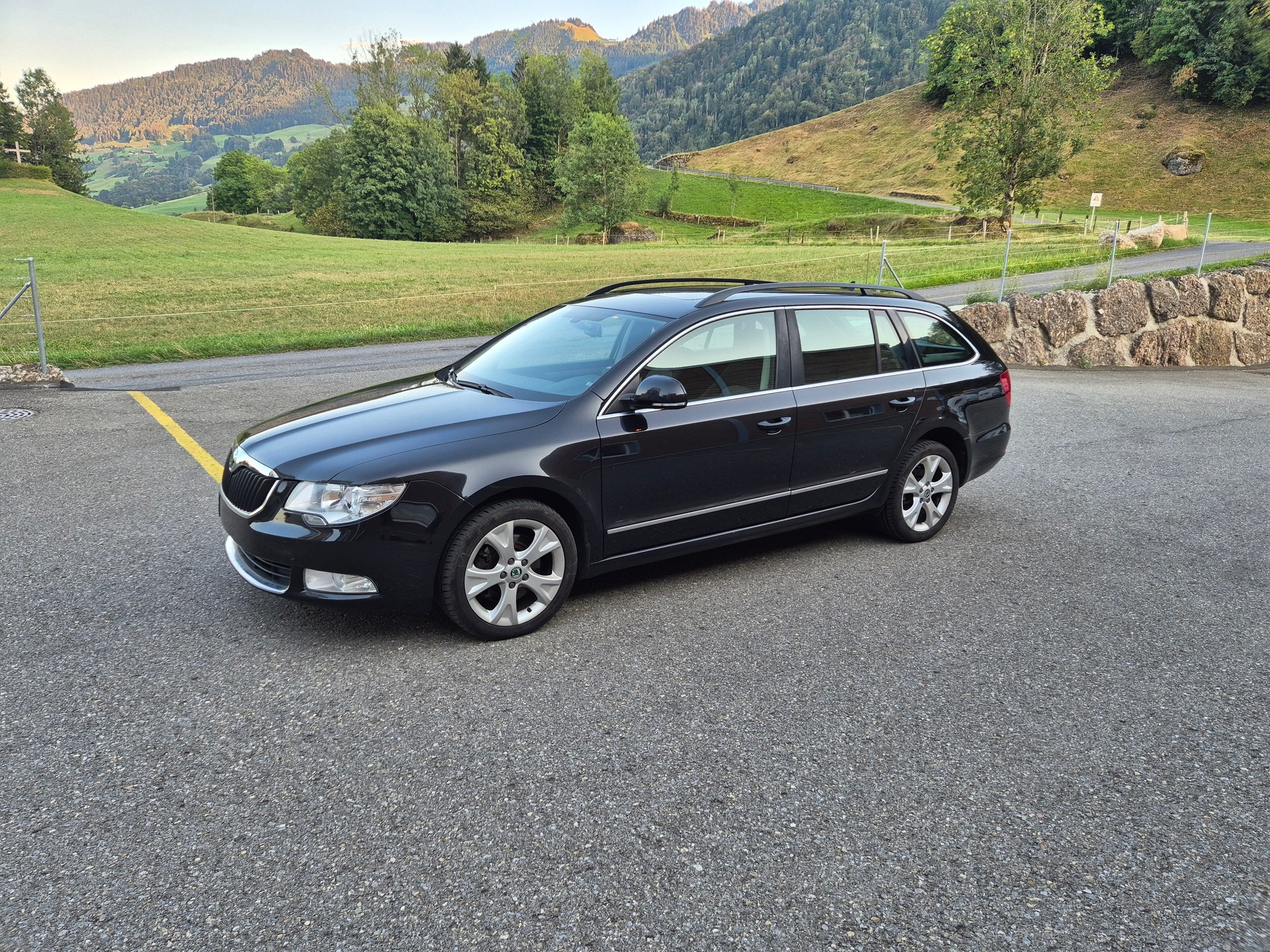SKODA Superb Combi 2.0 TDi Ambition 4x4 DSG-image-1