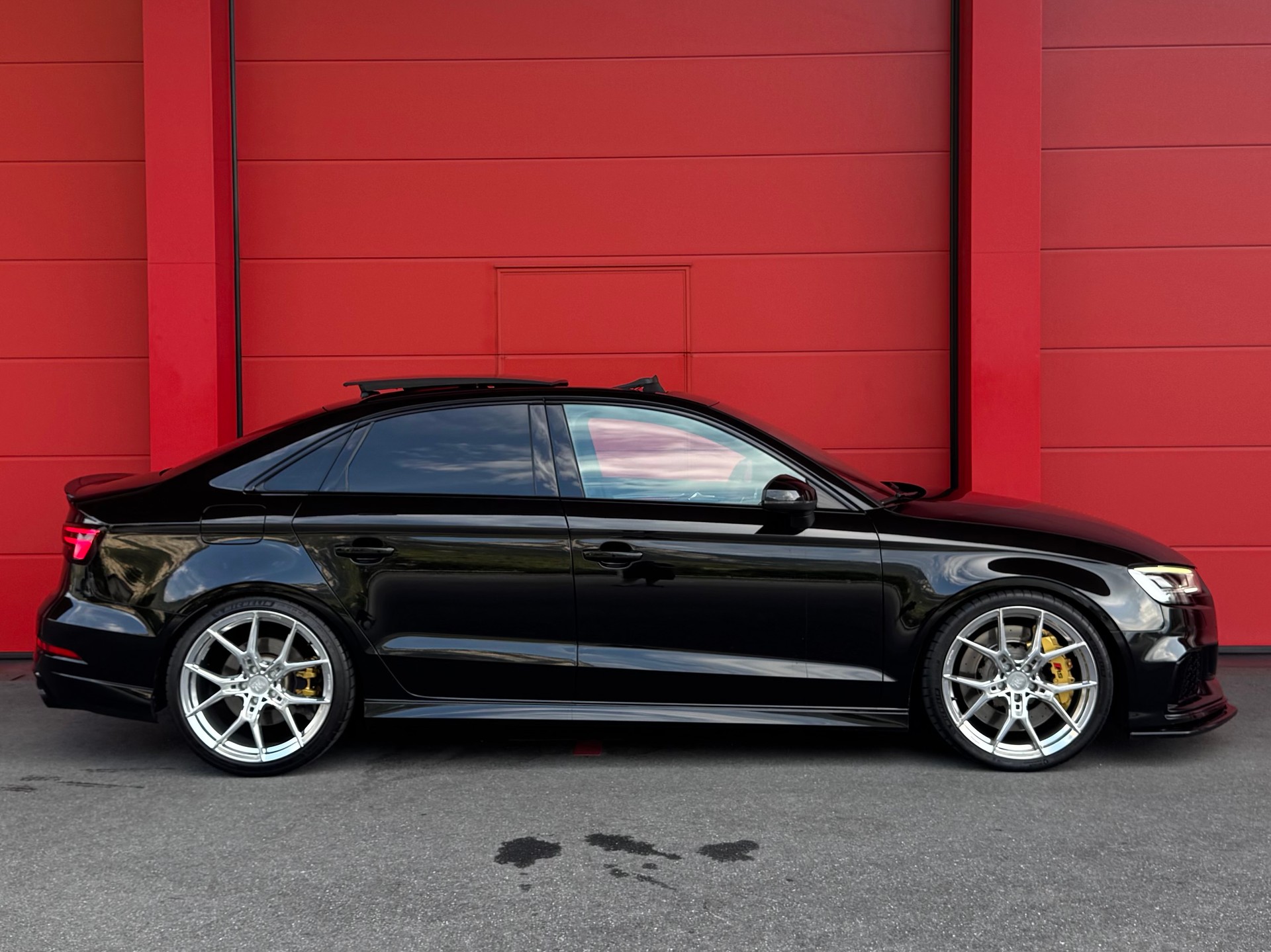 AUDI RS3 Limousine 2.5 TSI quattro S-tronic-image-2