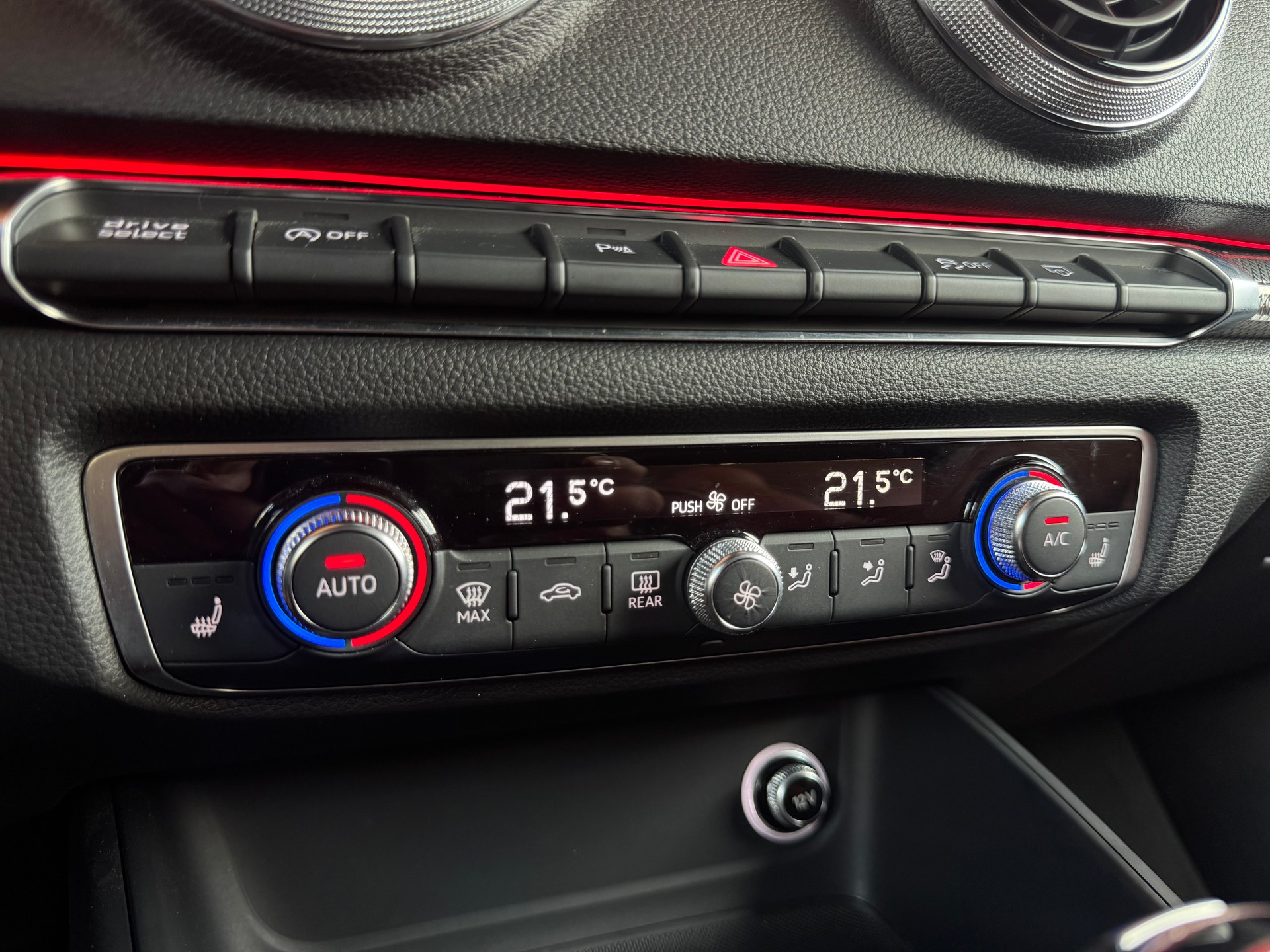 AUDI RS3 Limousine 2.5 TSI quattro S-tronic-image-12