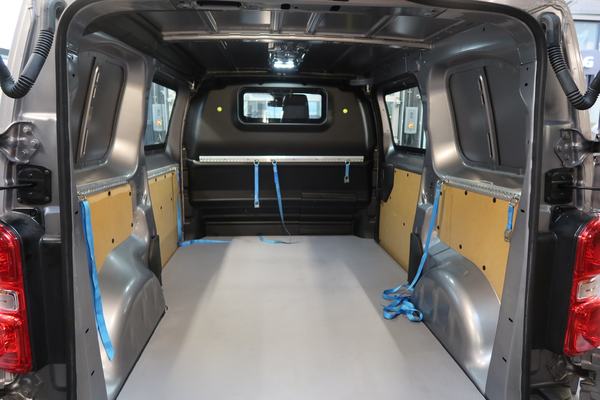 CITROEN Jumpy HDi 145 M EAT8-image-15
