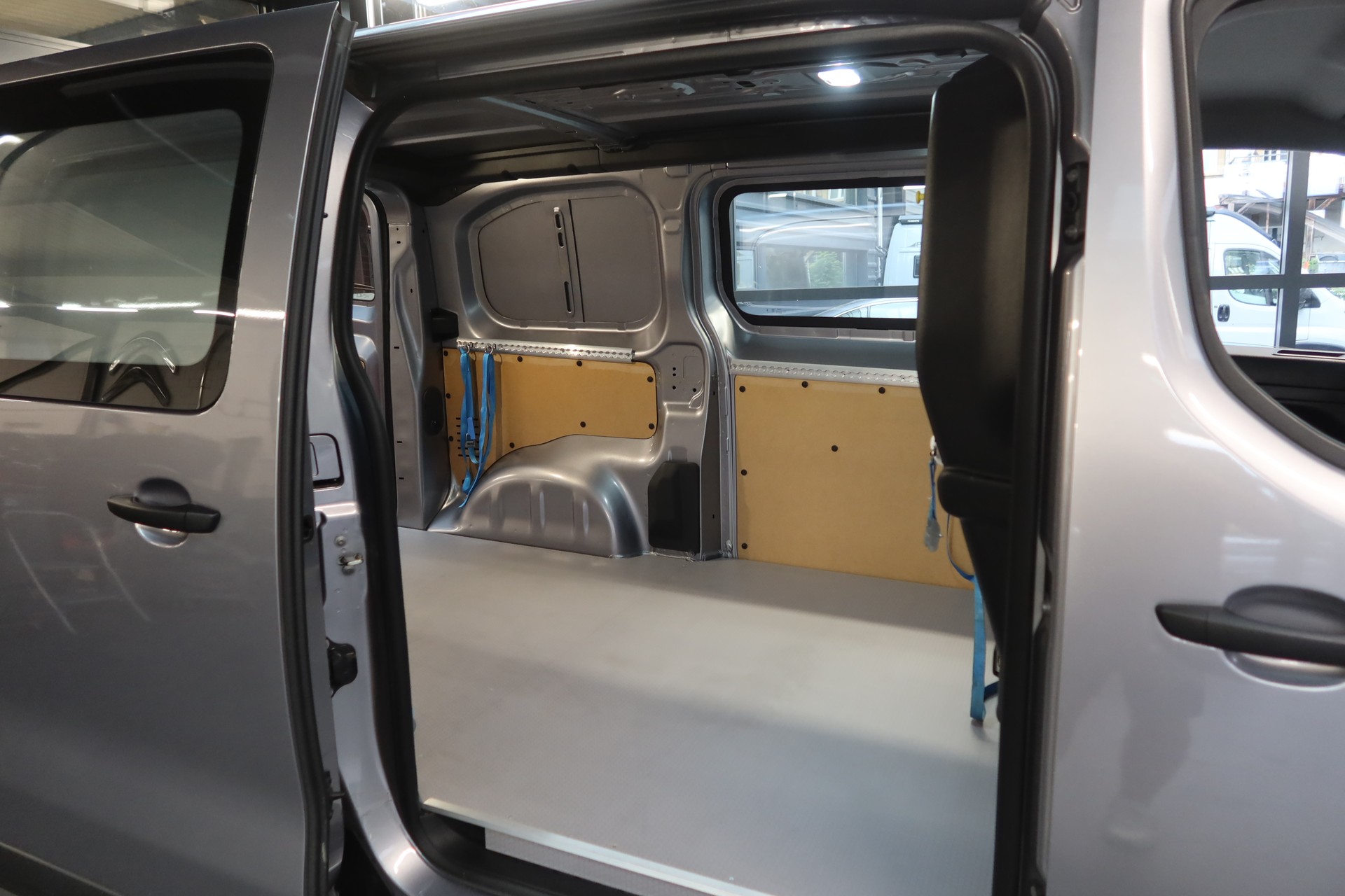 CITROEN Jumpy HDi 145 M EAT8-image-14