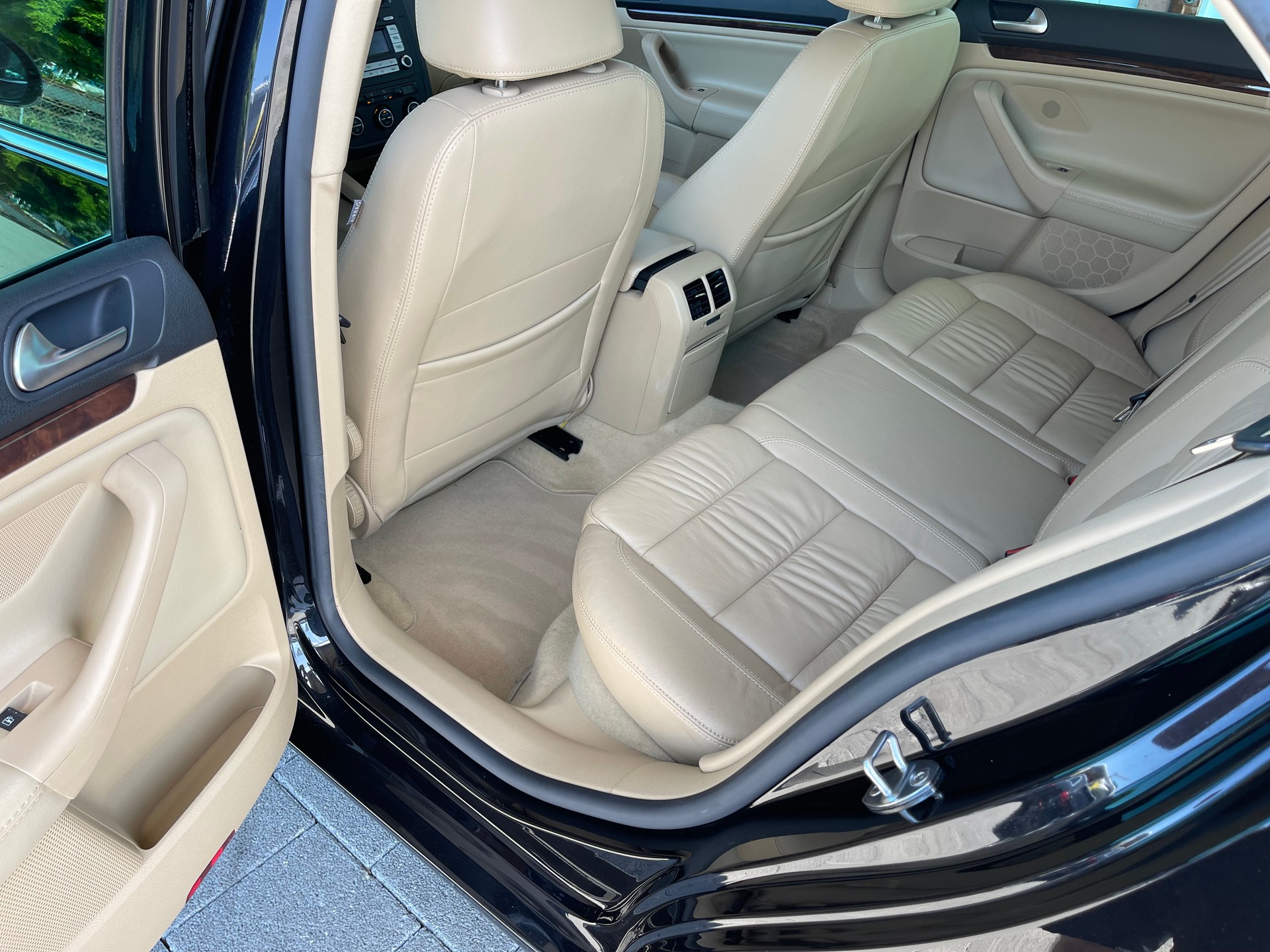 VW Jetta 2.0 FSI Turbo Sportline-image-14