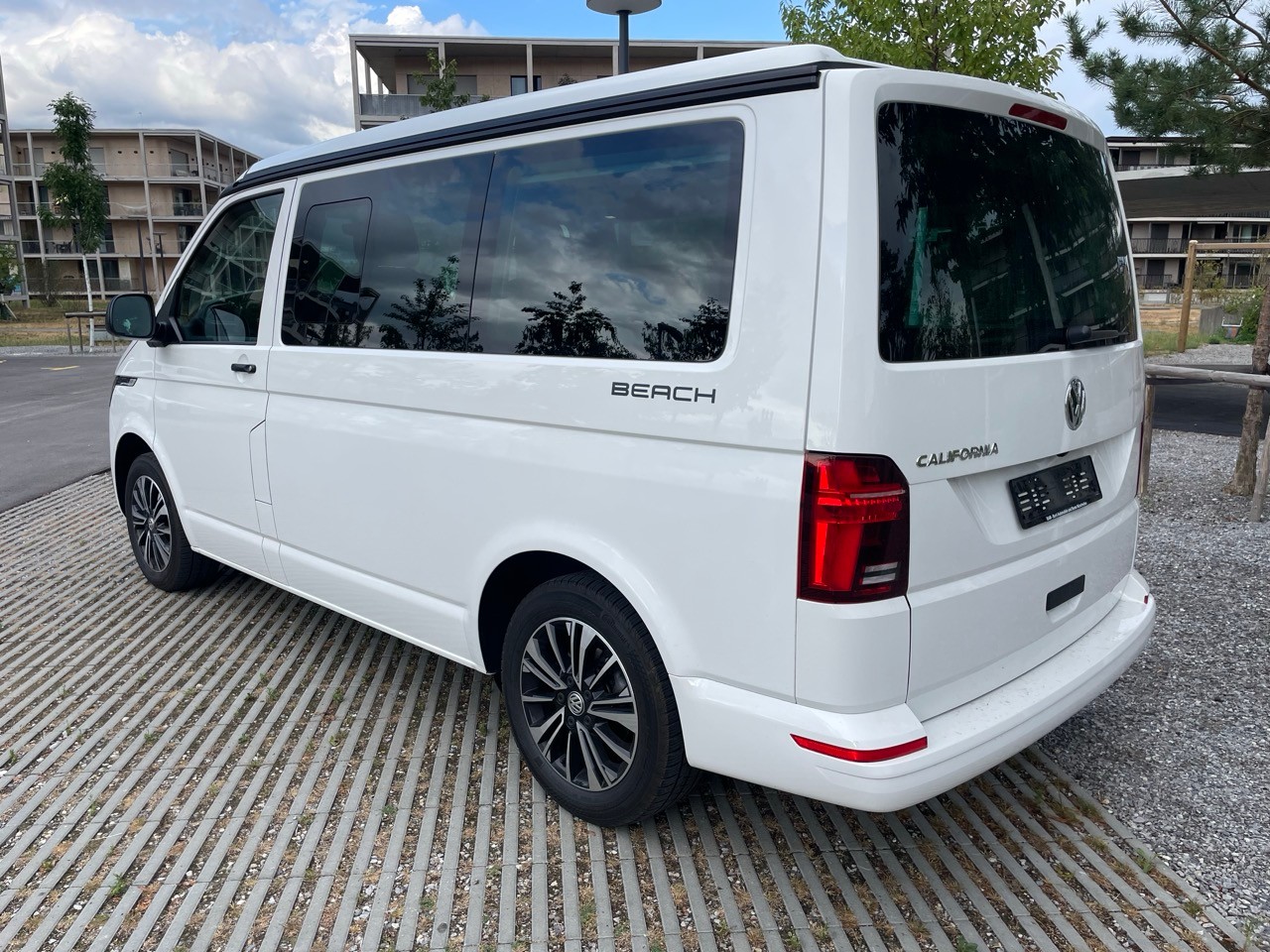 VW T6.1 California Beach Tour 2.0 TDI DSG 6 Plätze-image-2