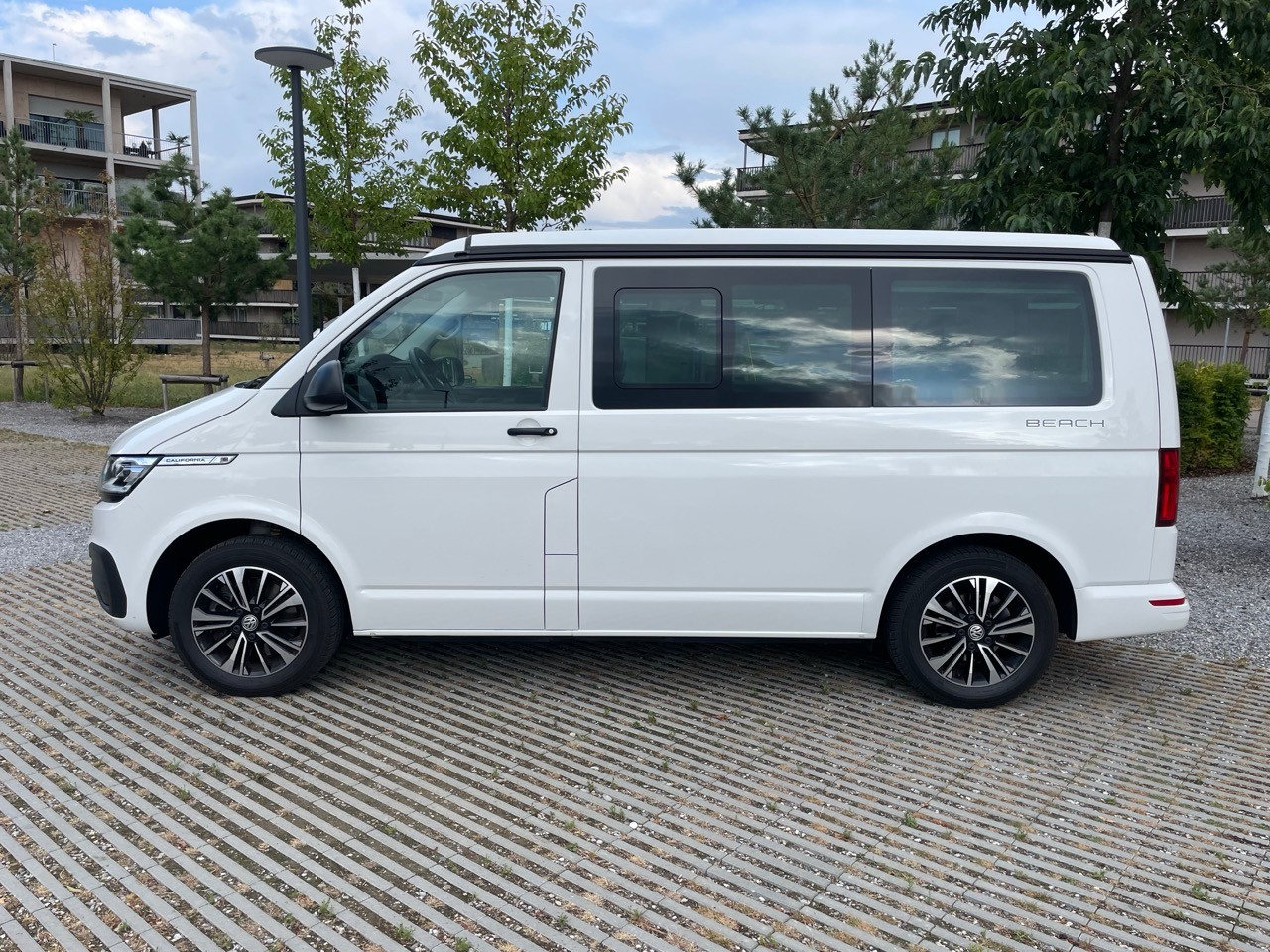 VW T6.1 California Beach Tour 2.0 TDI DSG 6 Plätze-image-1
