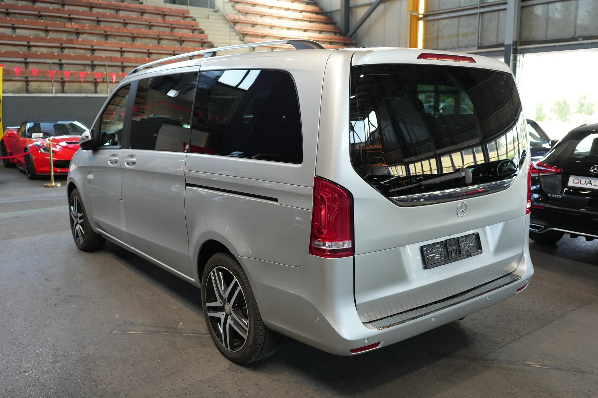 MERCEDES-BENZ V 250 d lang 4Matic 7G-Tronic-image-2