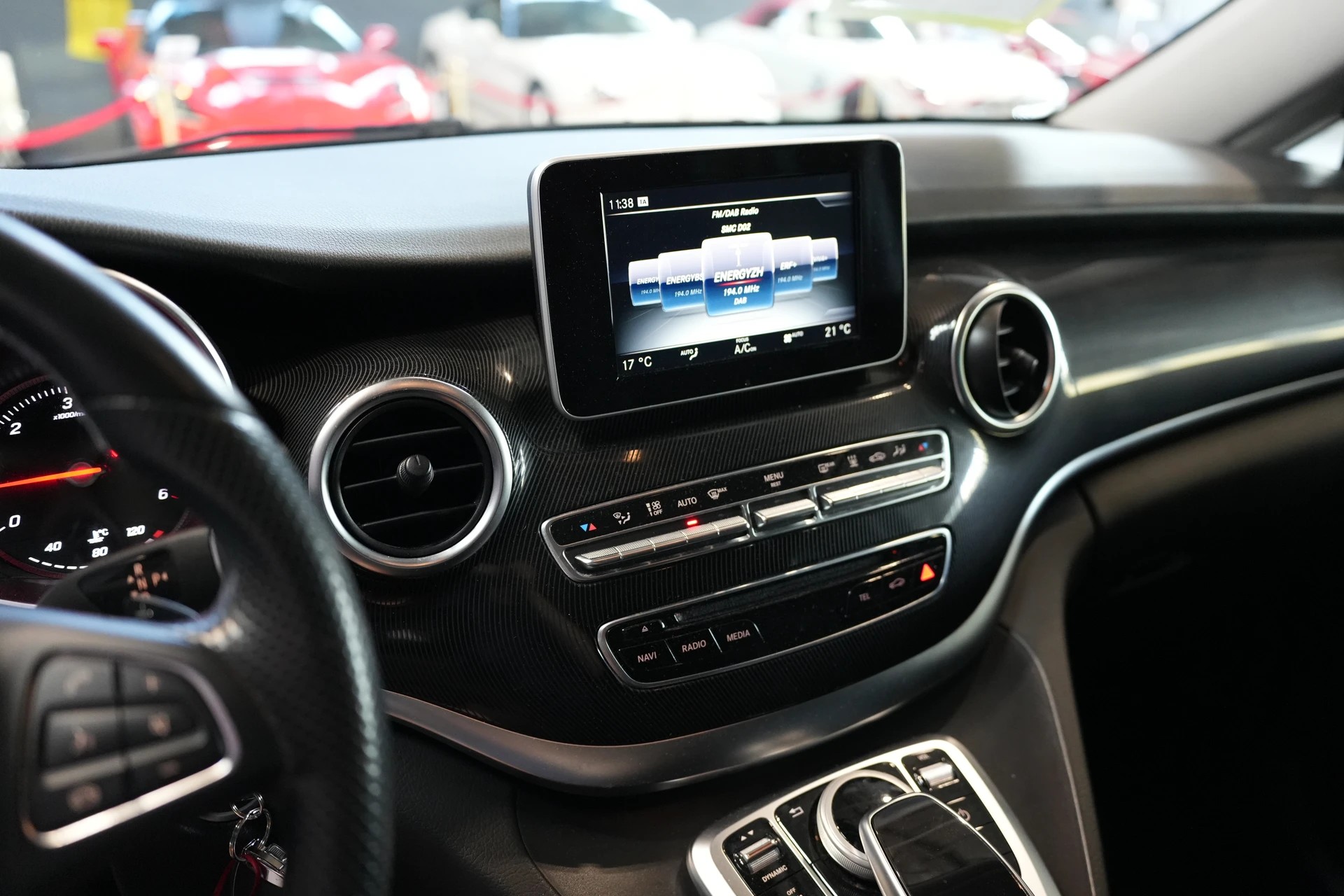 MERCEDES-BENZ V 250 d lang 4Matic 7G-Tronic-image-11