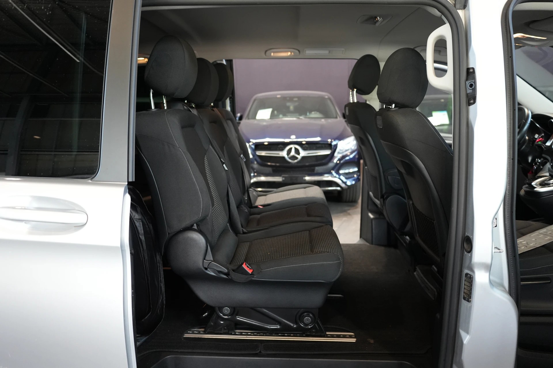 MERCEDES-BENZ V 250 d lang 4Matic 7G-Tronic-image-8