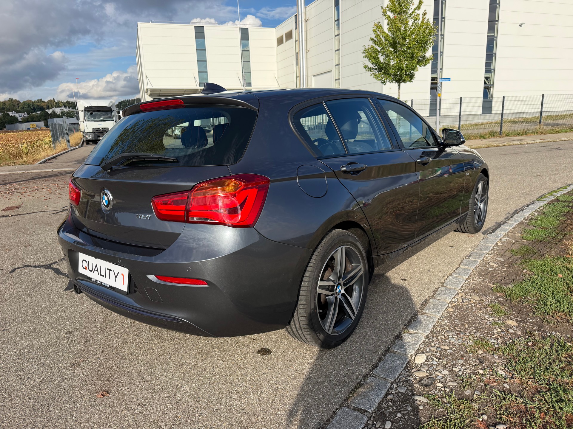 BMW 118i Edition Sport Line Steptronic-image-11