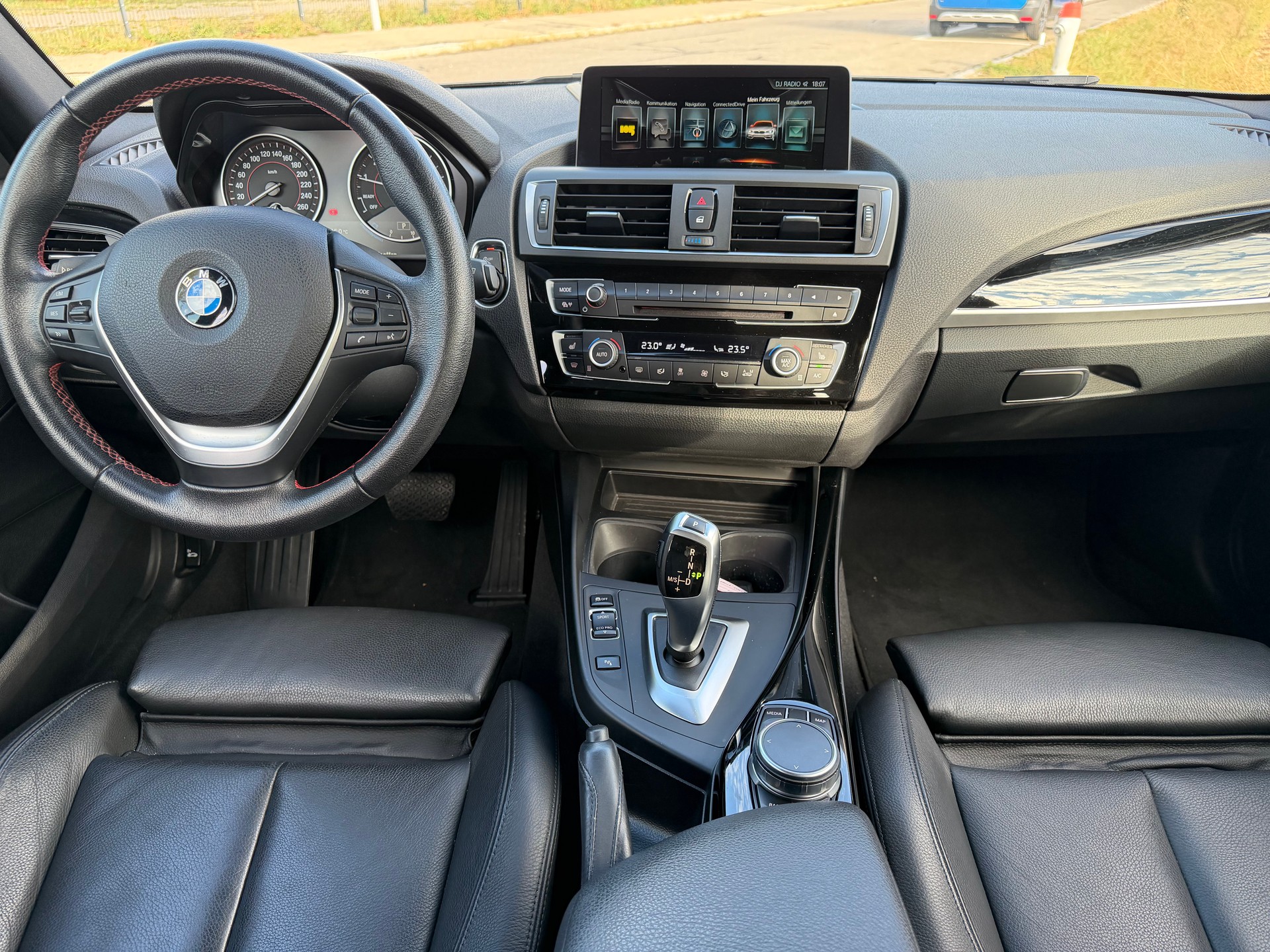 BMW 118i Edition Sport Line Steptronic-image-14