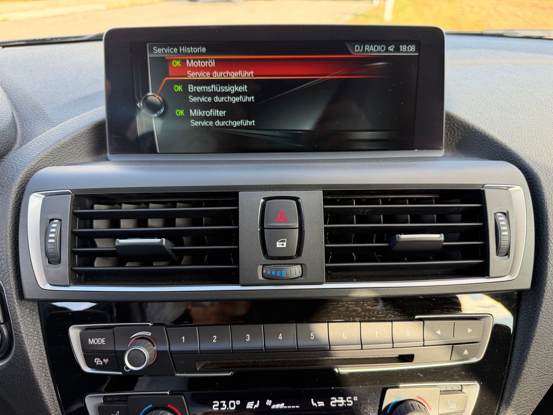 BMW 118i Edition Sport Line Steptronic-image-17