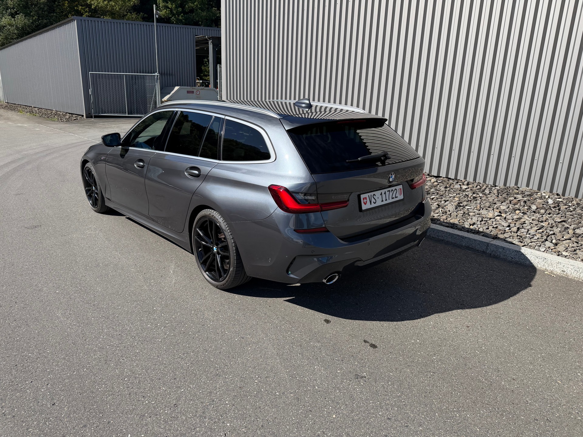 BMW 320d xDrive Touring M Sport Steptronic ATTELAGE 1800kg-image-2