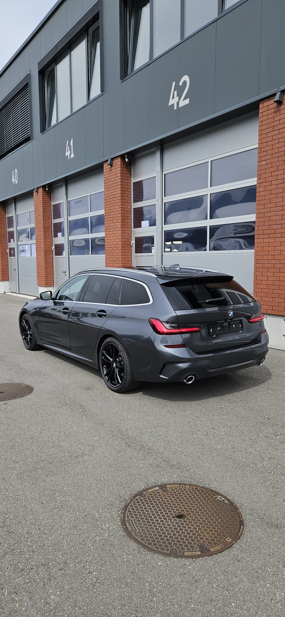 BMW 320d xDrive Touring M Sport Steptronic-image-38