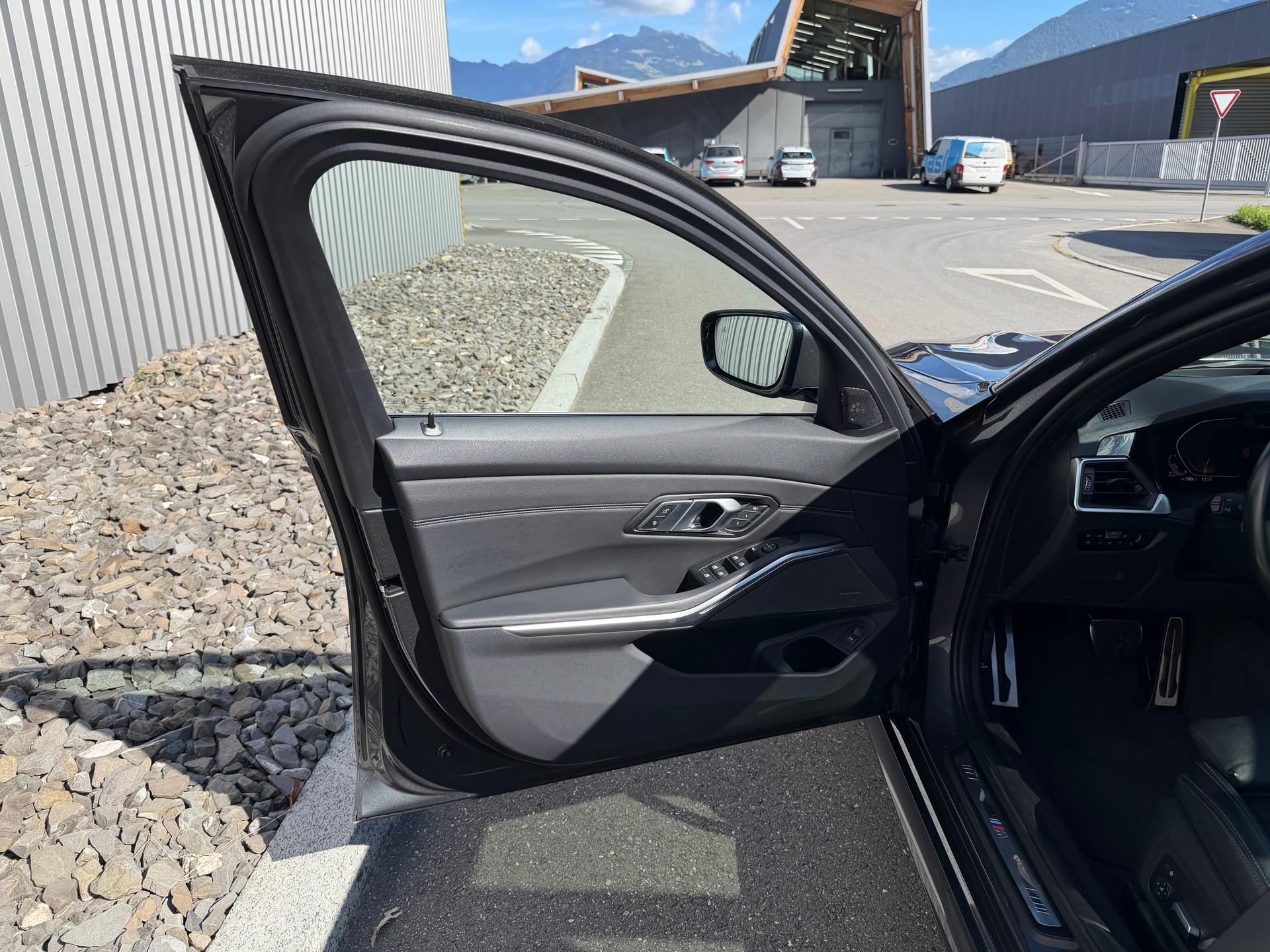 BMW 320d xDrive Touring M Sport Steptronic ATTELAGE 1800kg-image-19