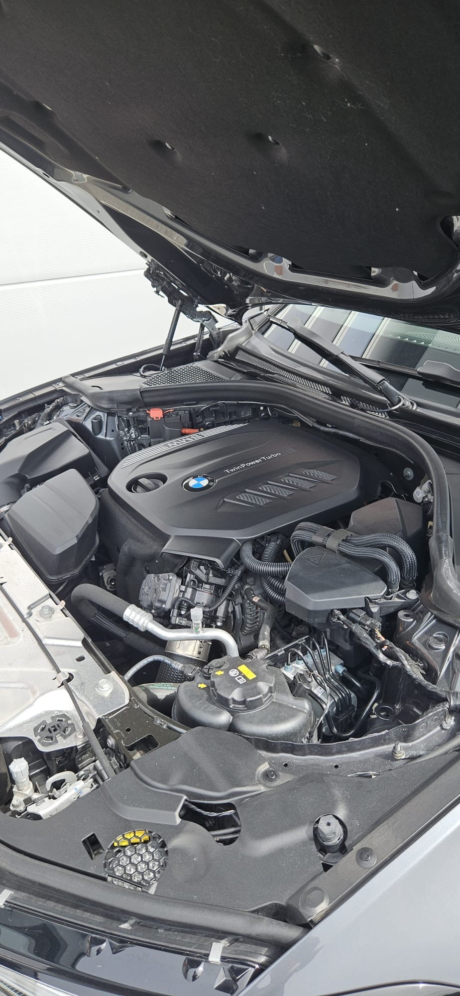 BMW 320d xDrive Touring M Sport Steptronic-image-6