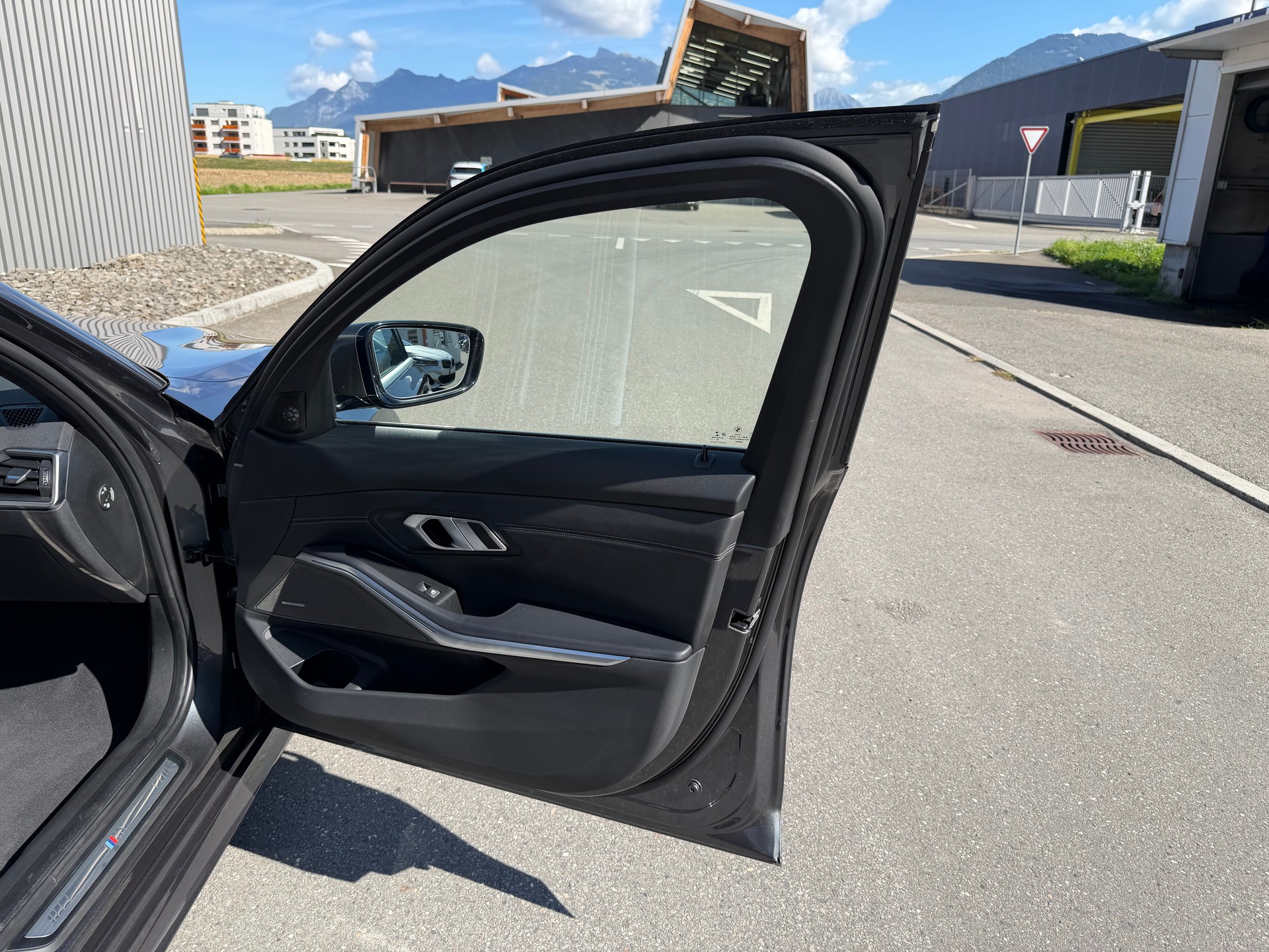 BMW 320d xDrive Touring M Sport Steptronic ATTELAGE 1800kg-image-23