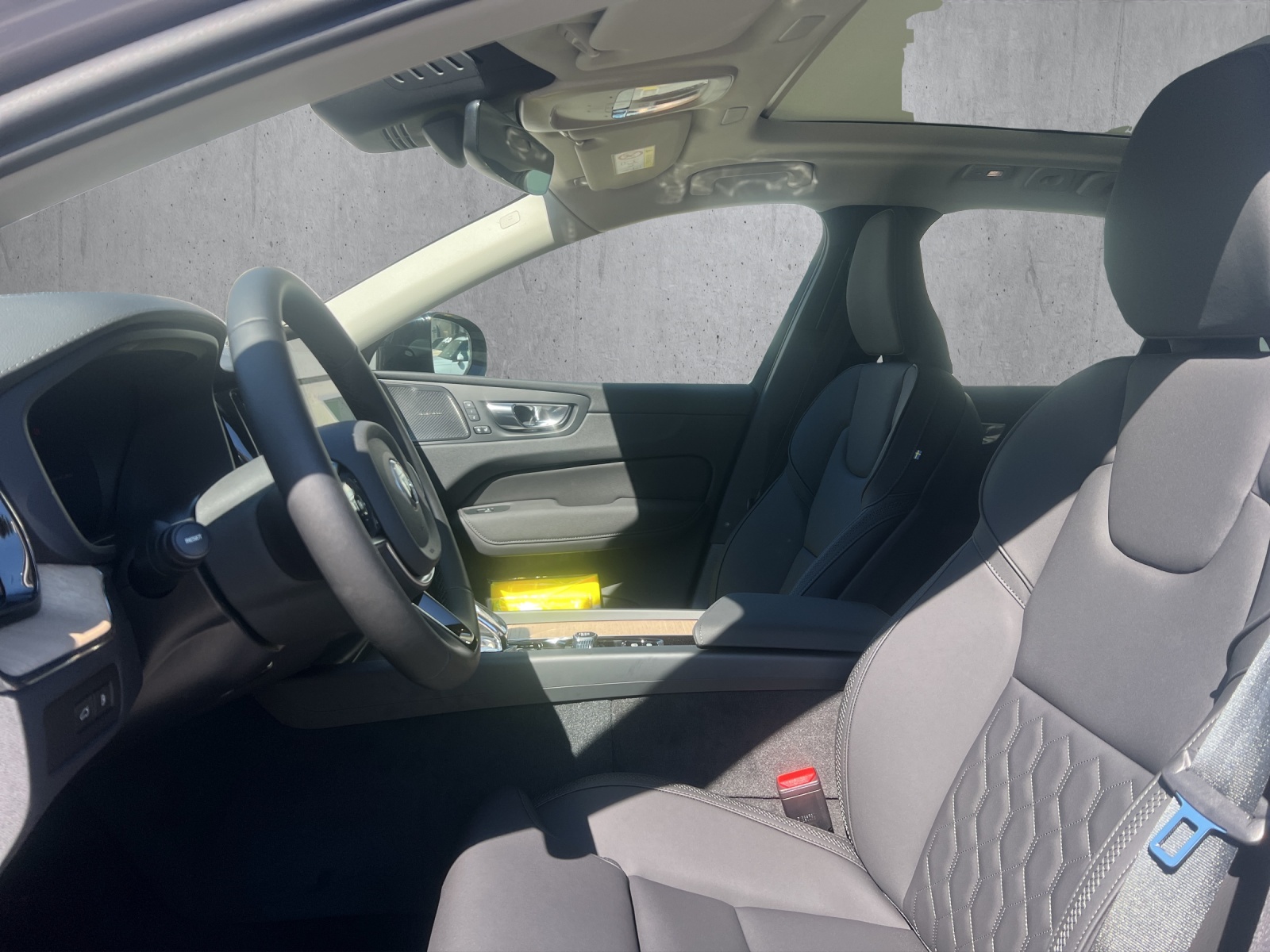 Image VOLVO XC60 XC60 T6 eAWD PluginHybrid Ultra Dark Geartronic