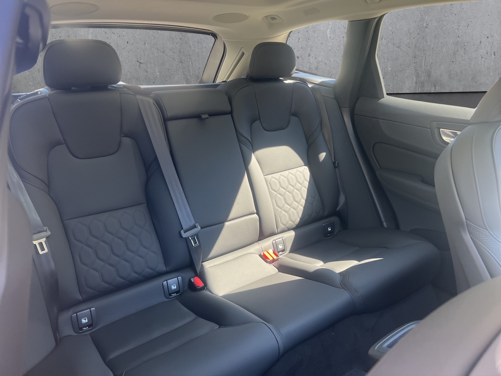 Image VOLVO XC60 XC60 T6 eAWD PluginHybrid Ultra Dark Geartronic