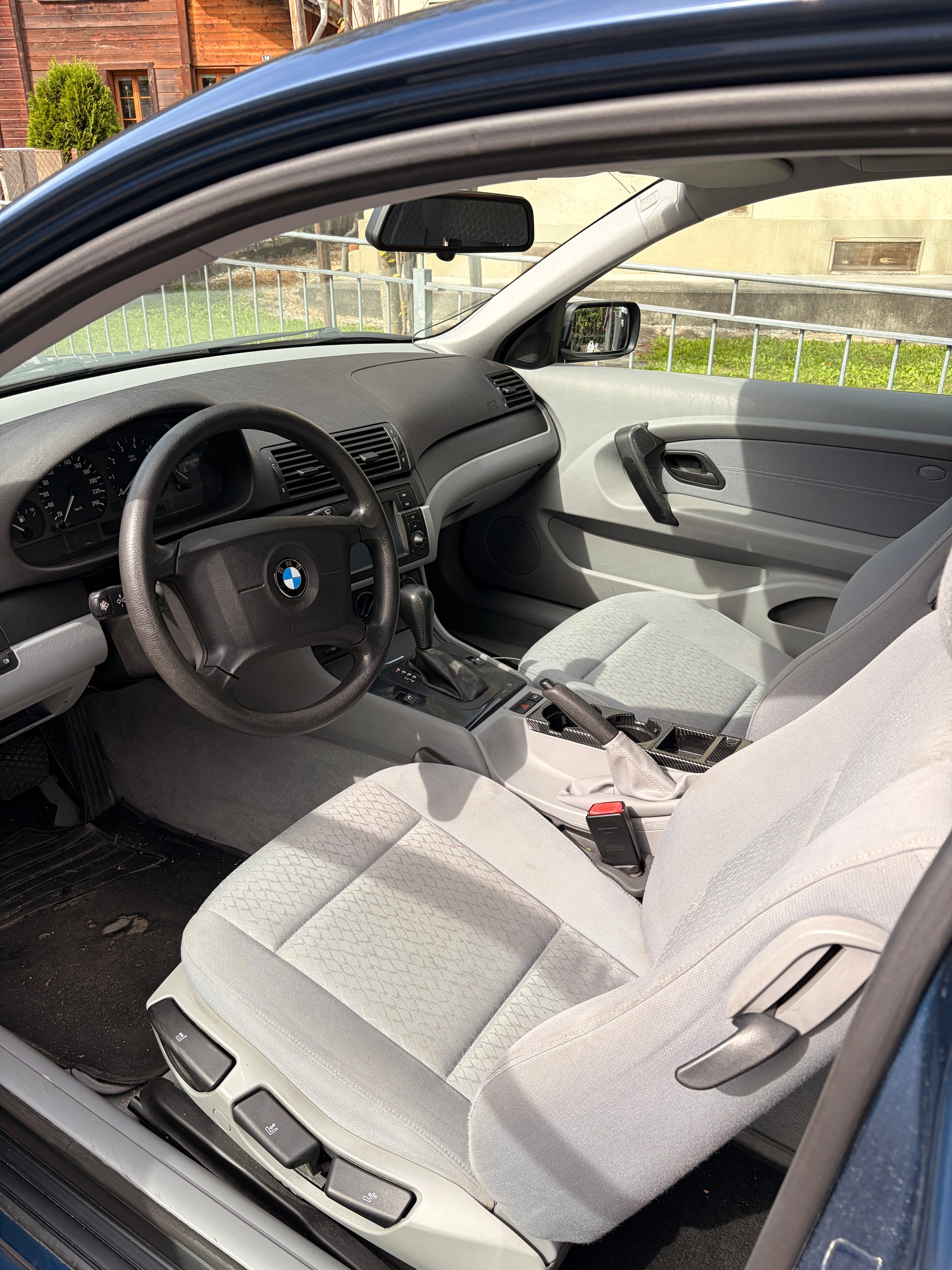 BMW 316ti-image-8