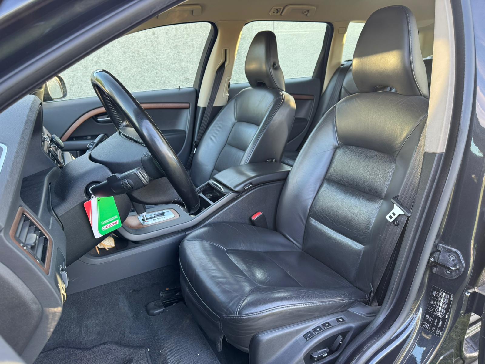 VOLVO V70 2.5T Summum Geartronic-image-12