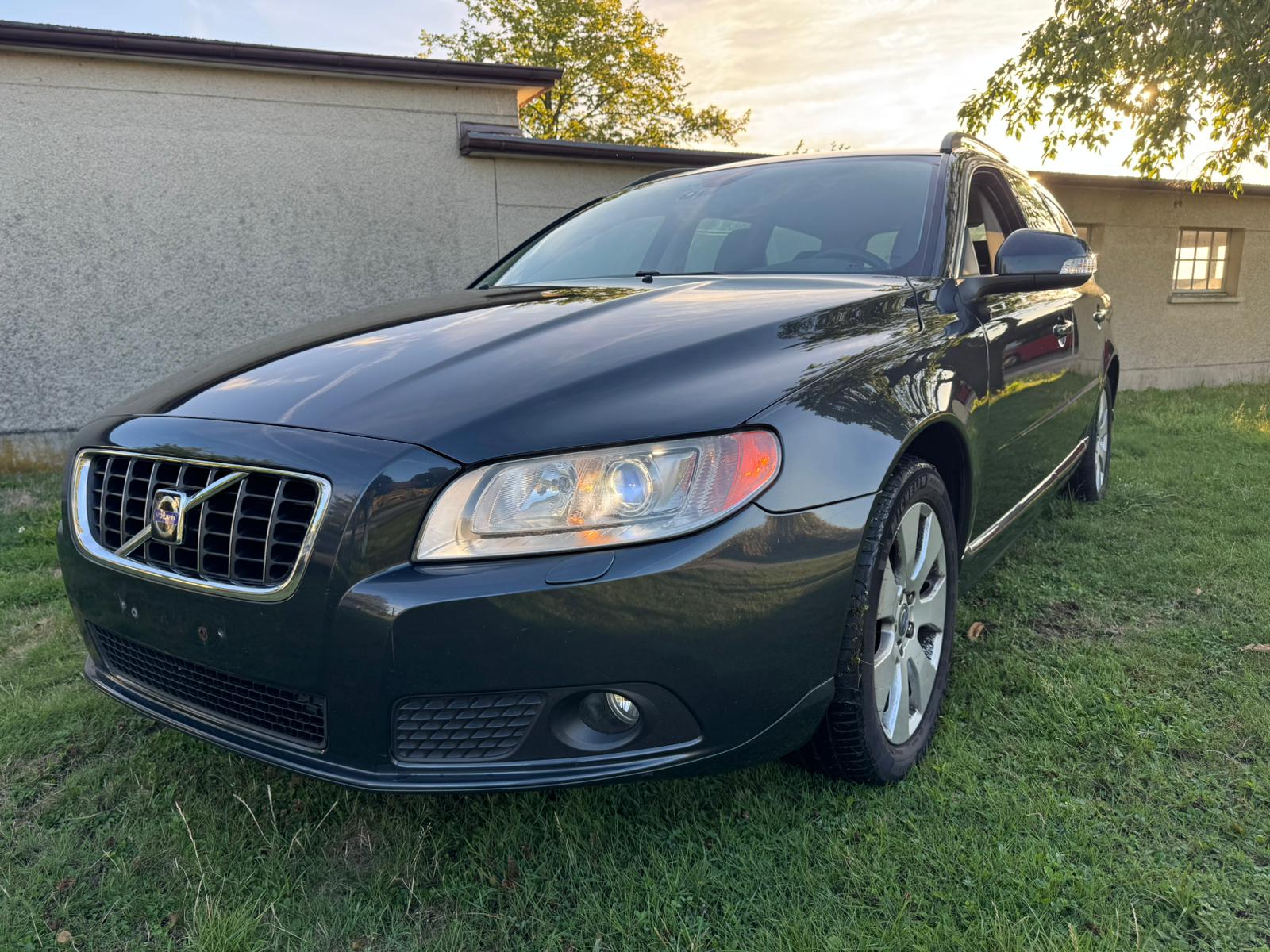 VOLVO V70 2.5T Summum Geartronic-image-0