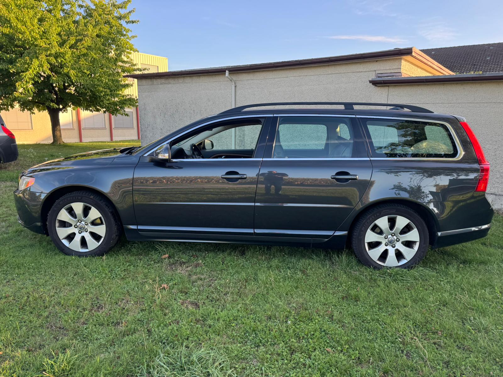 VOLVO V70 2.5T Summum Geartronic-image-3