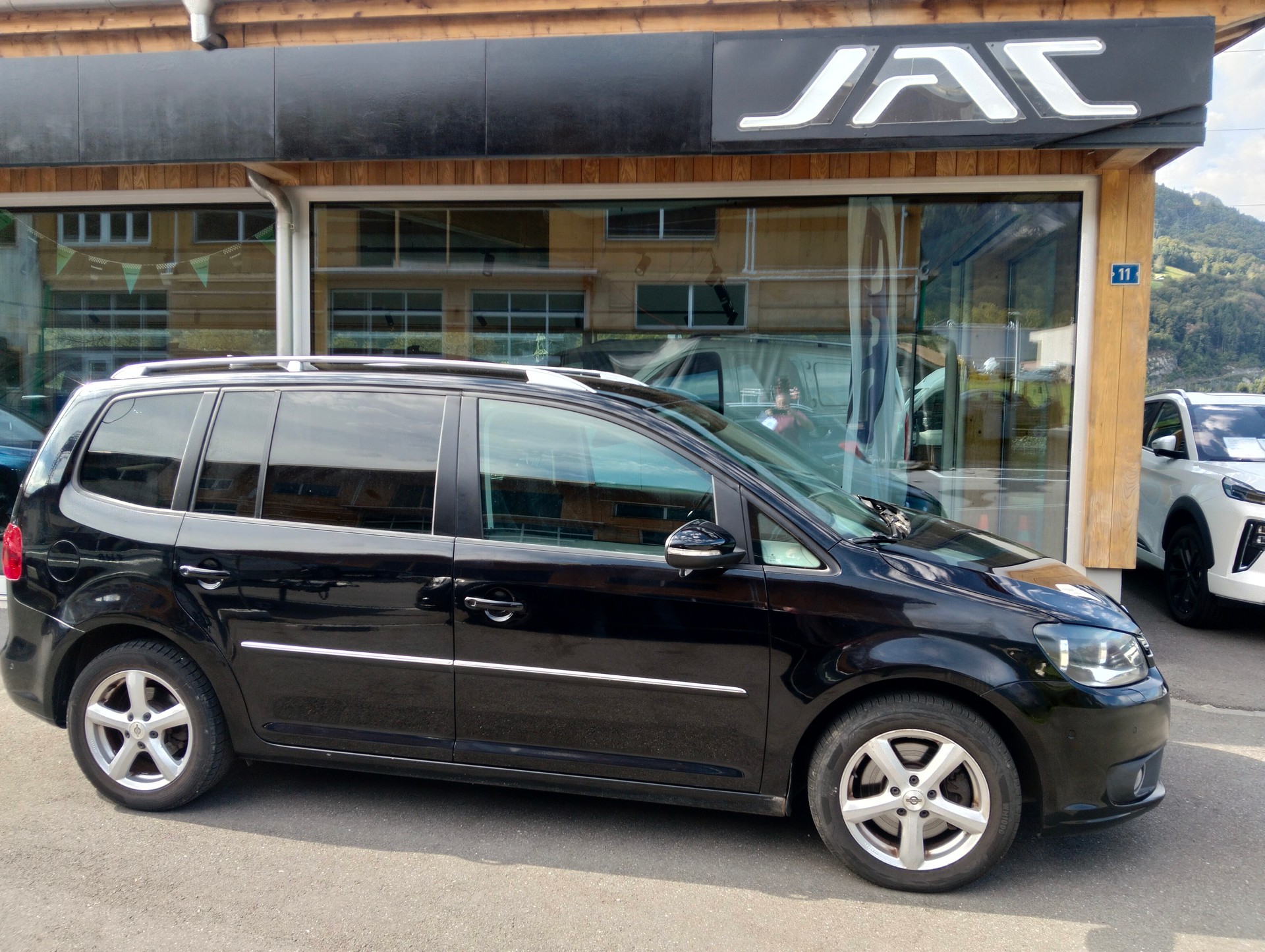 VW Touran 1.4 TSI Trendline DSG-image-1