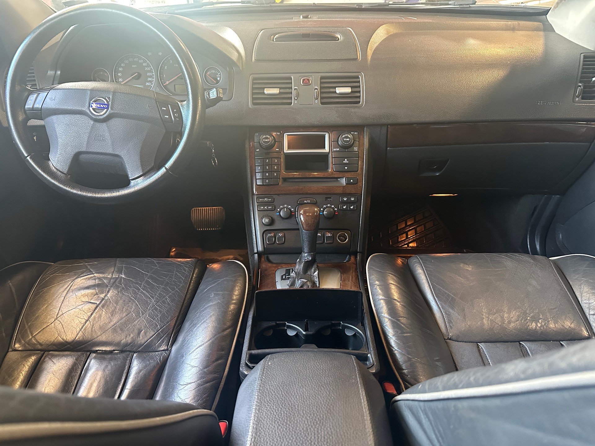 VOLVO XC90 2.5T AWD Executive Geartronic-image-9