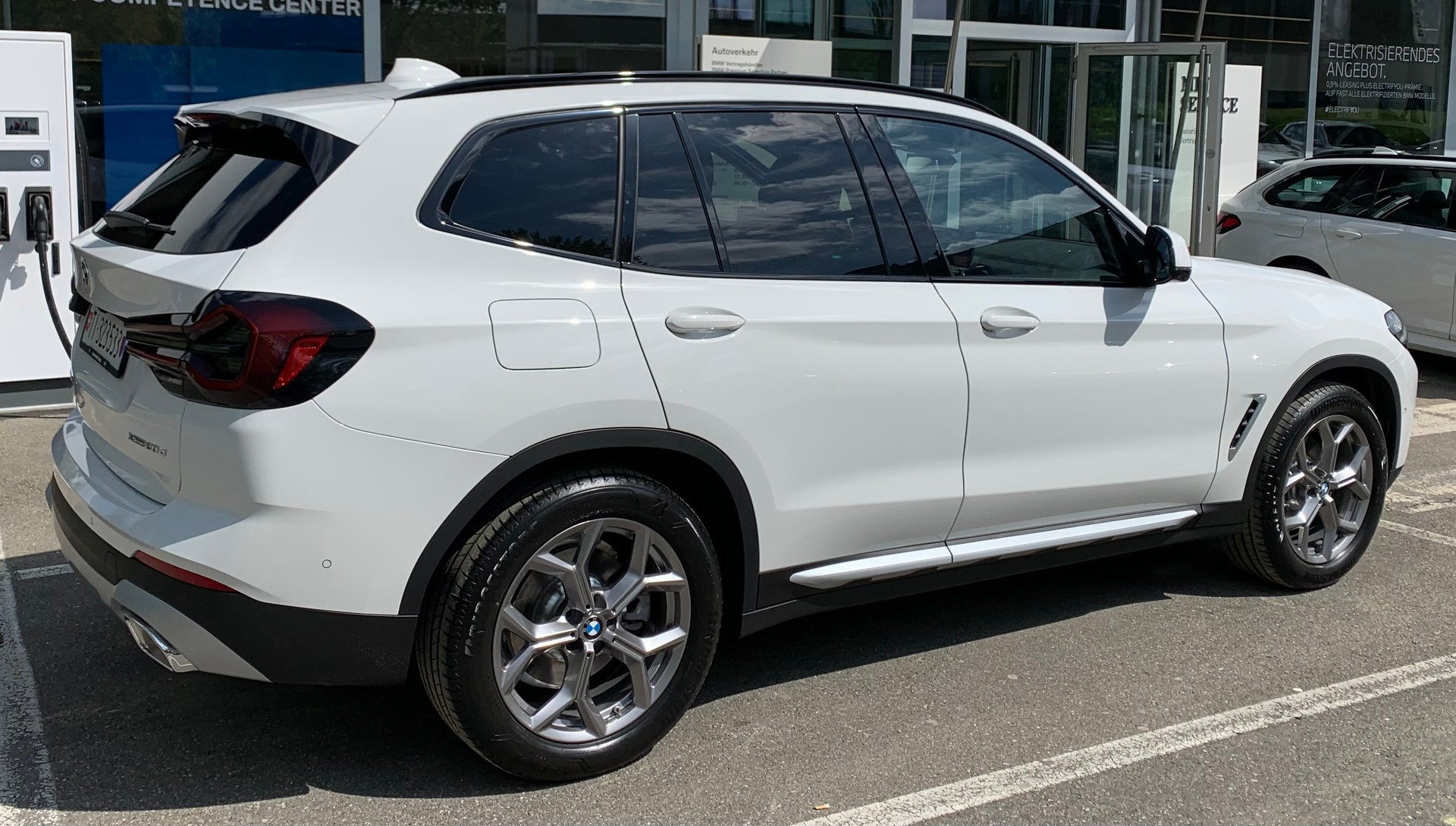 BMW xDrive20d-image-0