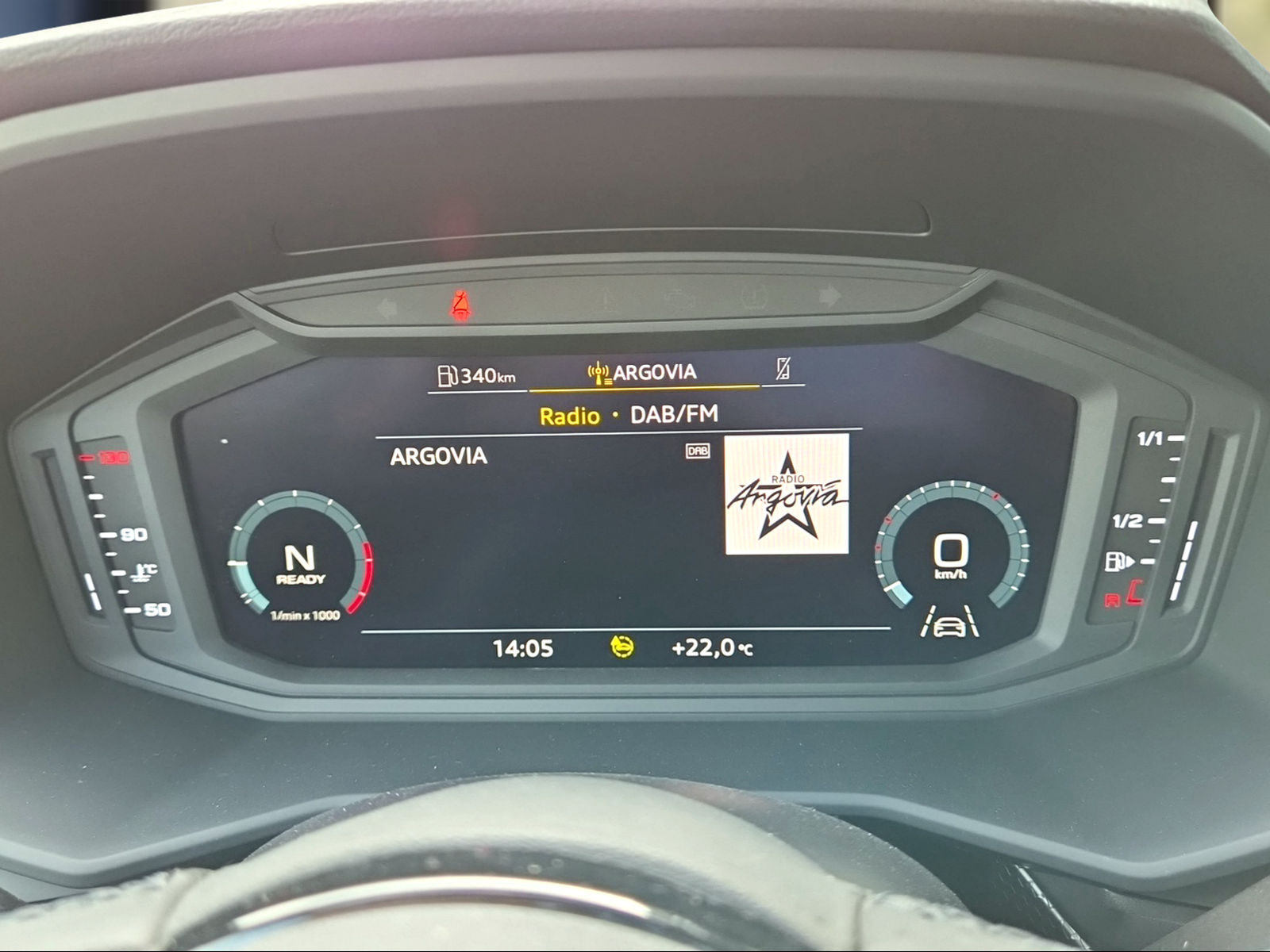 AUDI A1 Sportback 30 TFSI Attraction S-tronic Pythongelb Metallic-image-11