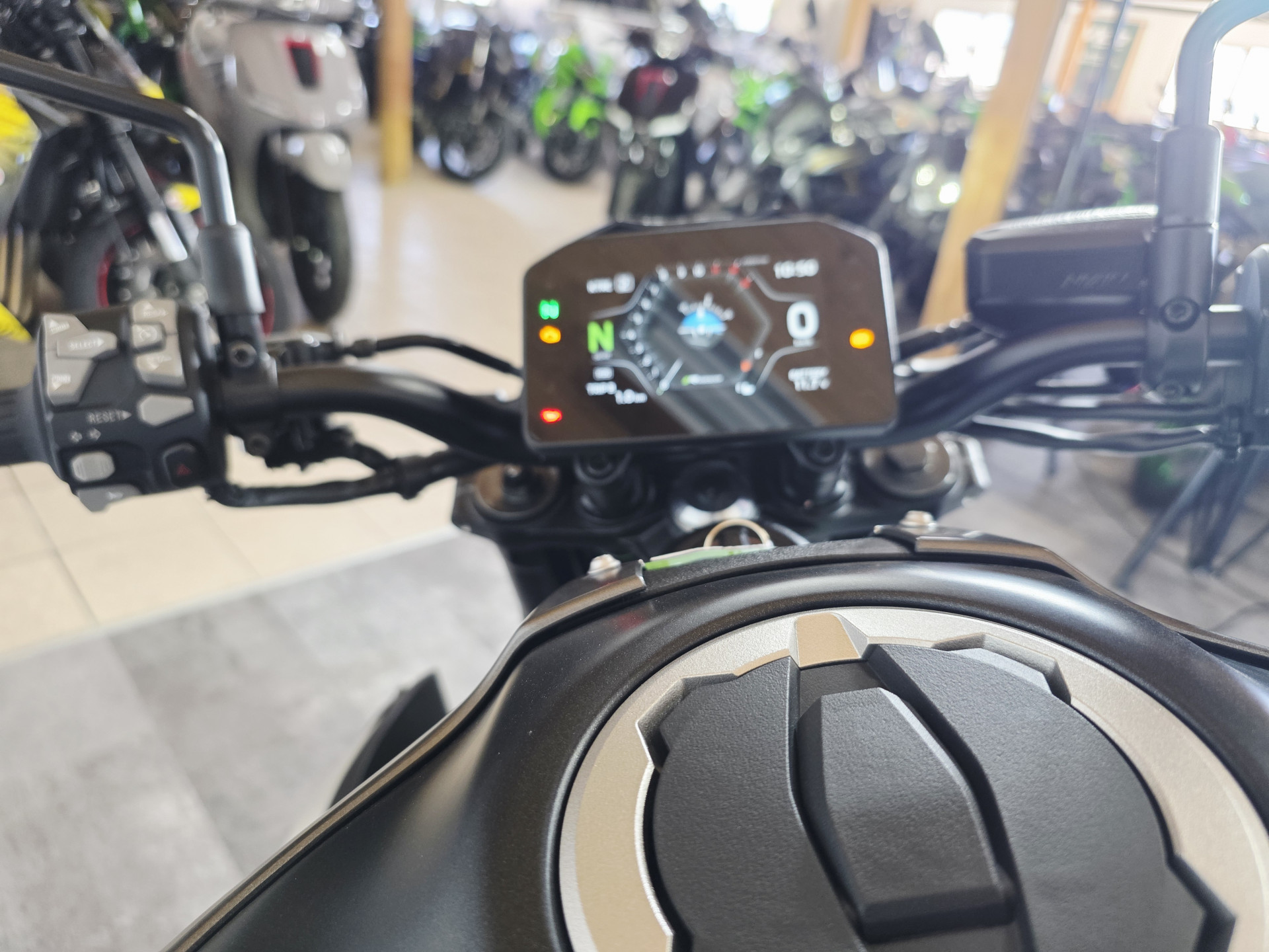 KAWASAKI Z 900-image-5